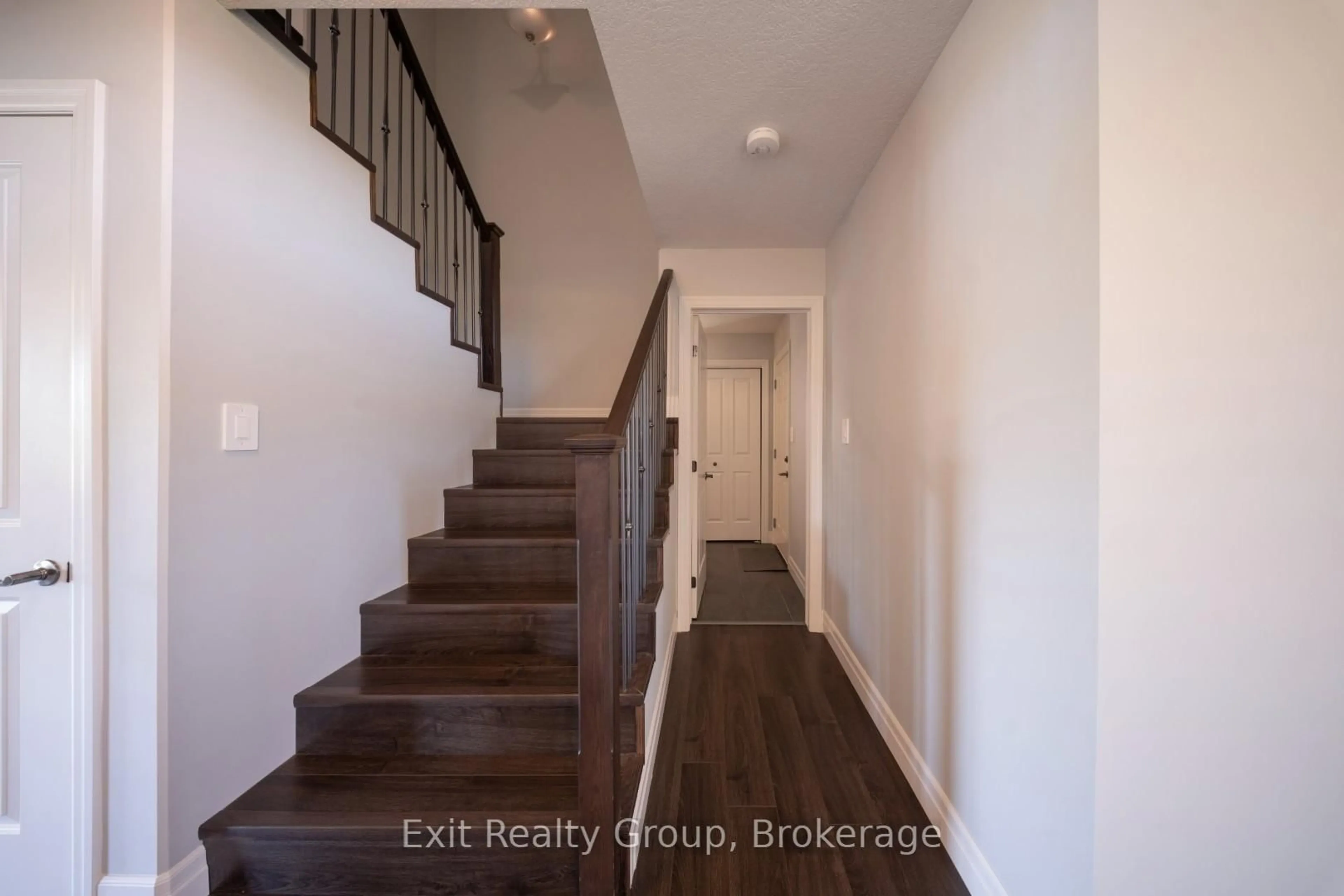 Indoor entryway for 49 Lanark Dr, Belleville Ontario K8N 0G8