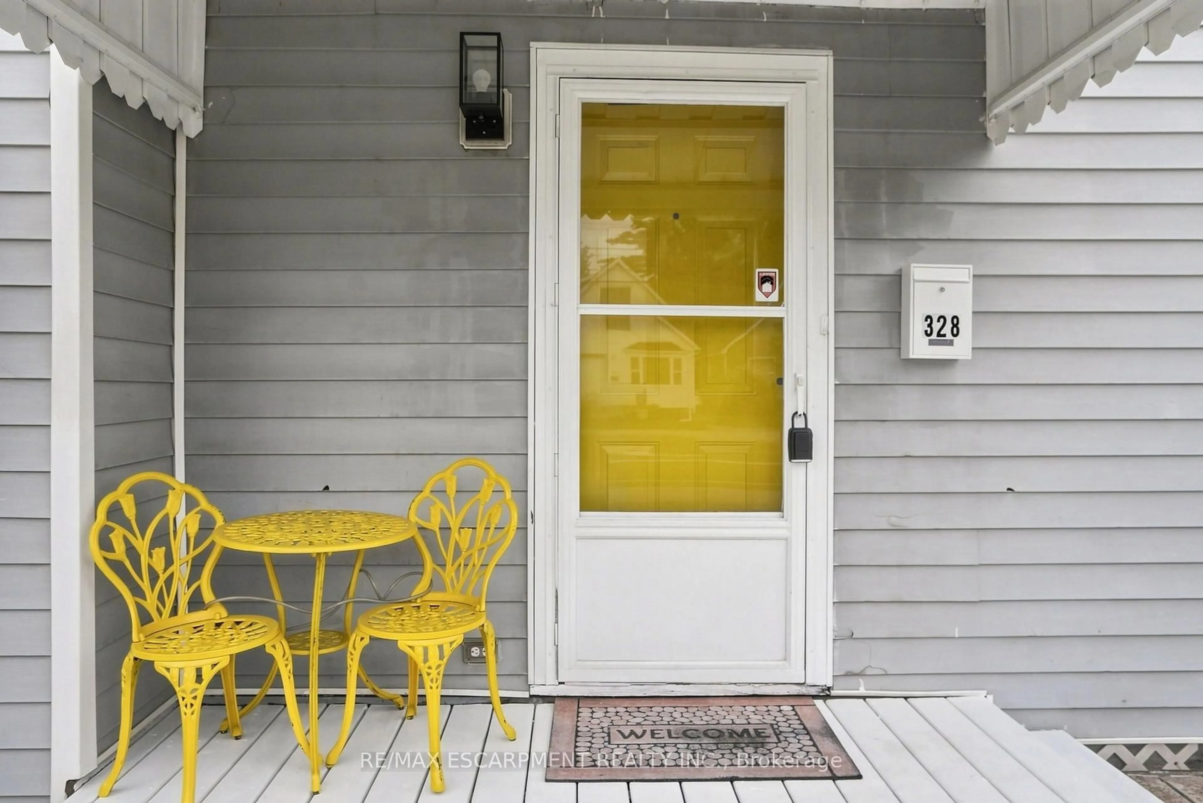 Patio, street for 328 Woodward Ave, Hamilton Ontario L8H 6N5