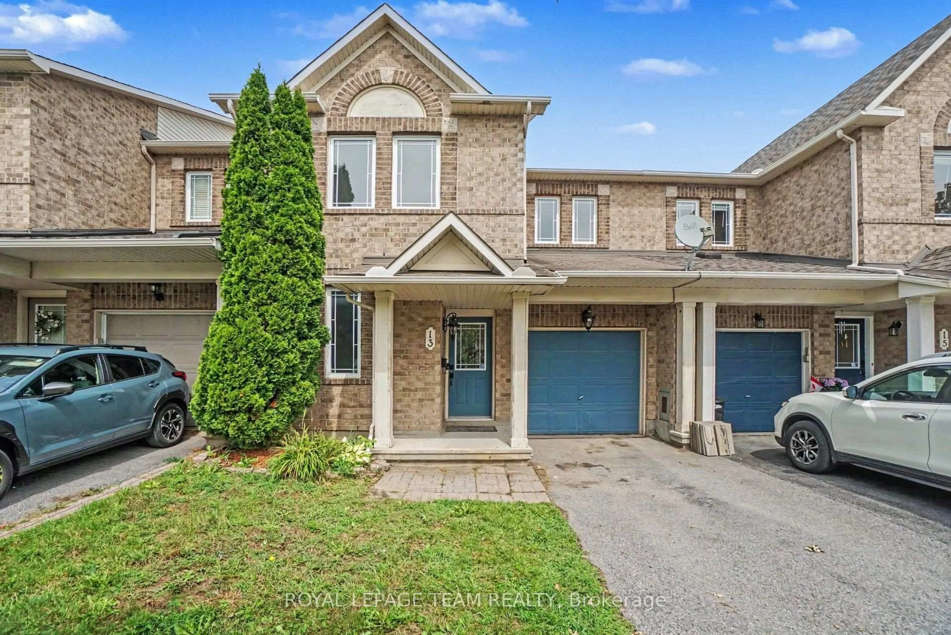 A pic from outside/outdoor area/front of a property/back of a property/a pic from drone, street for 13 Stoneleigh St, Ottawa Ontario K2G 7A2