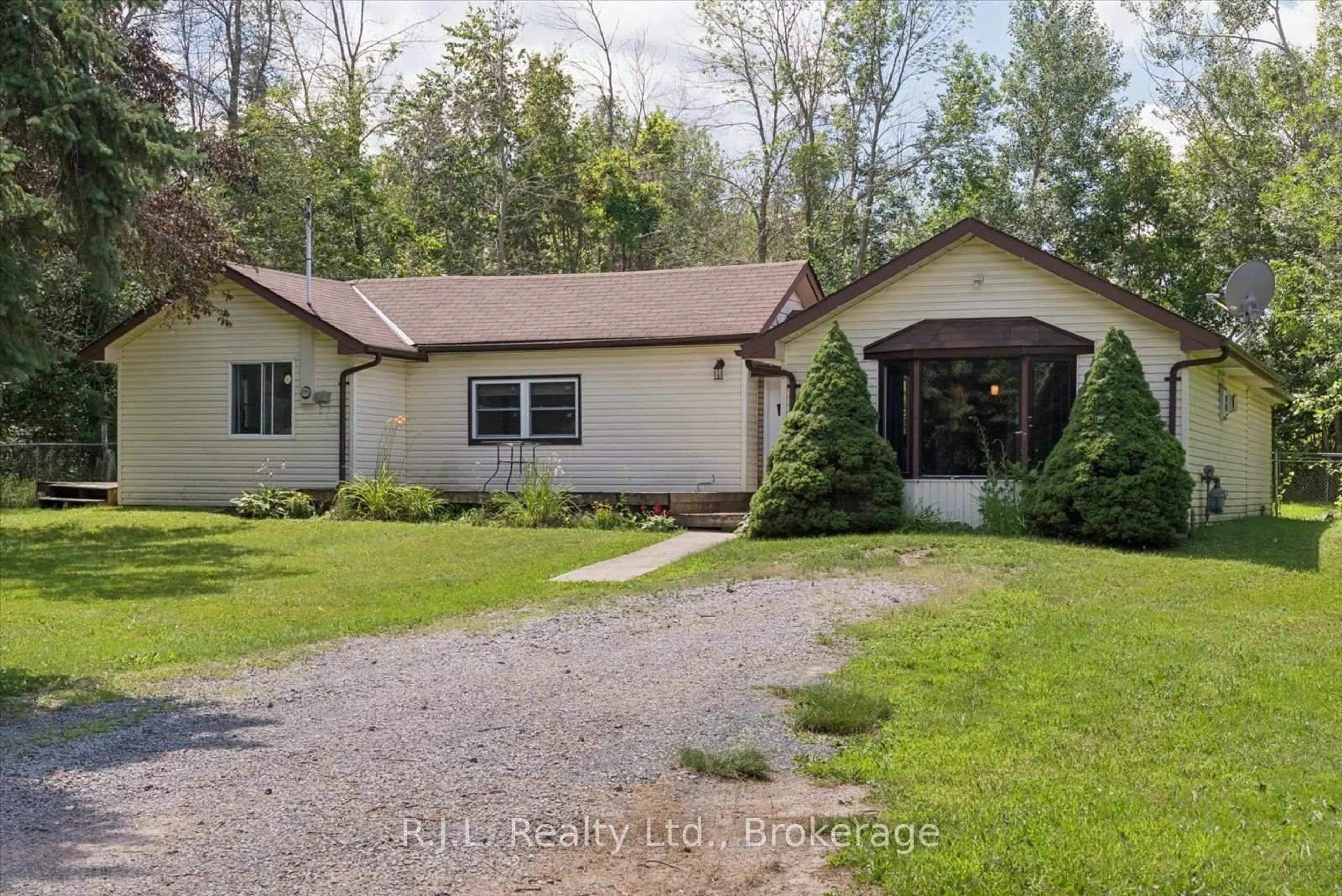 A pic from outside/outdoor area/front of a property/back of a property/a pic from drone, unknown for 476 Causeway View Rd, Selwyn Ontario K0L 1T0