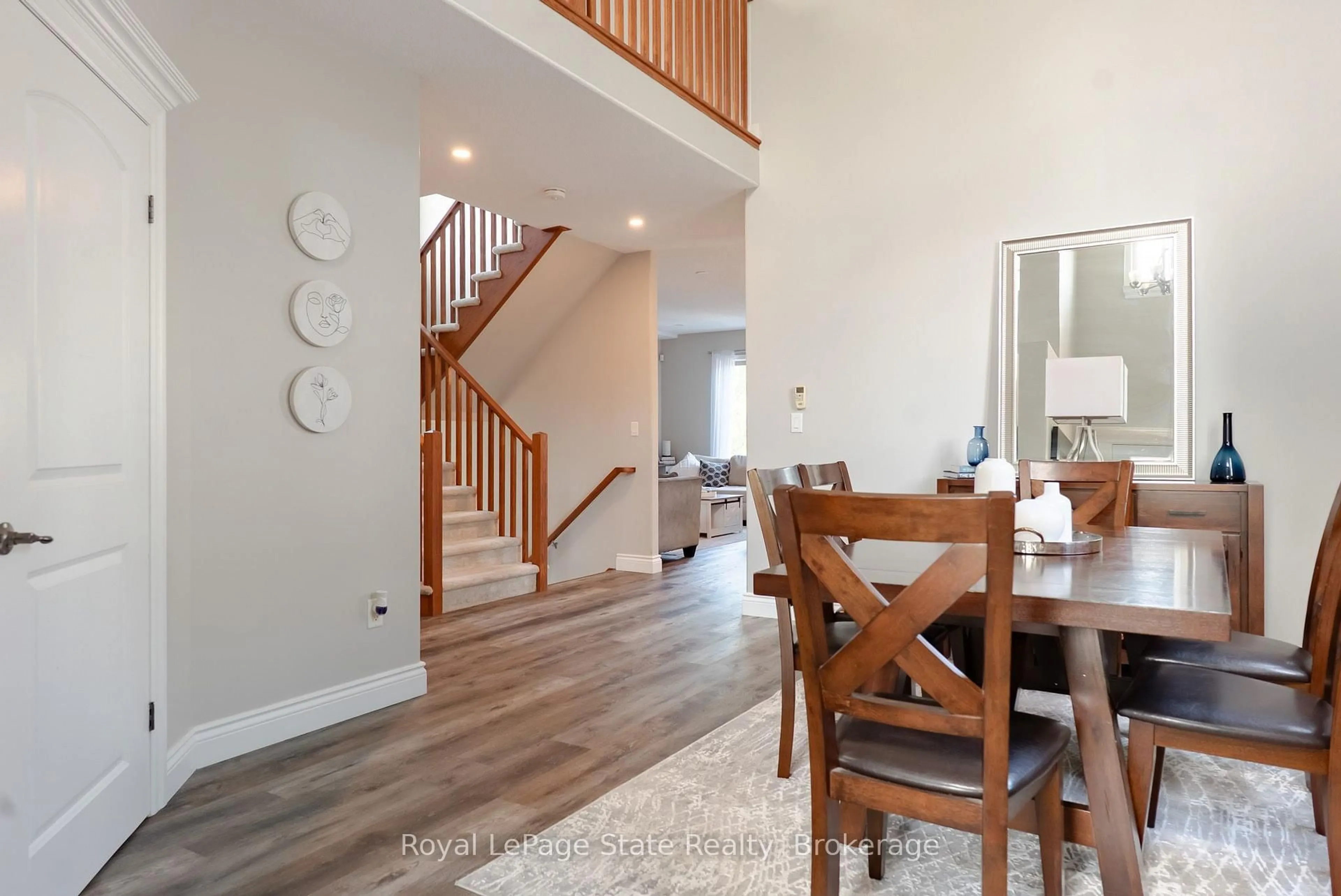Indoor entryway for 4303 Arejay Ave, Lincoln Ontario L3J 0P8