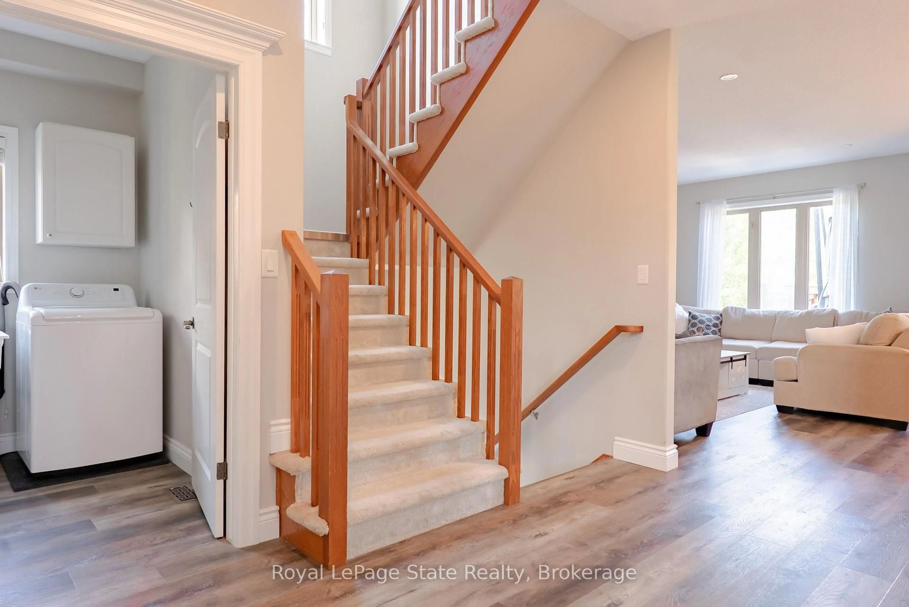 Stairs for 4303 Arejay Ave, Lincoln Ontario L3J 0P8