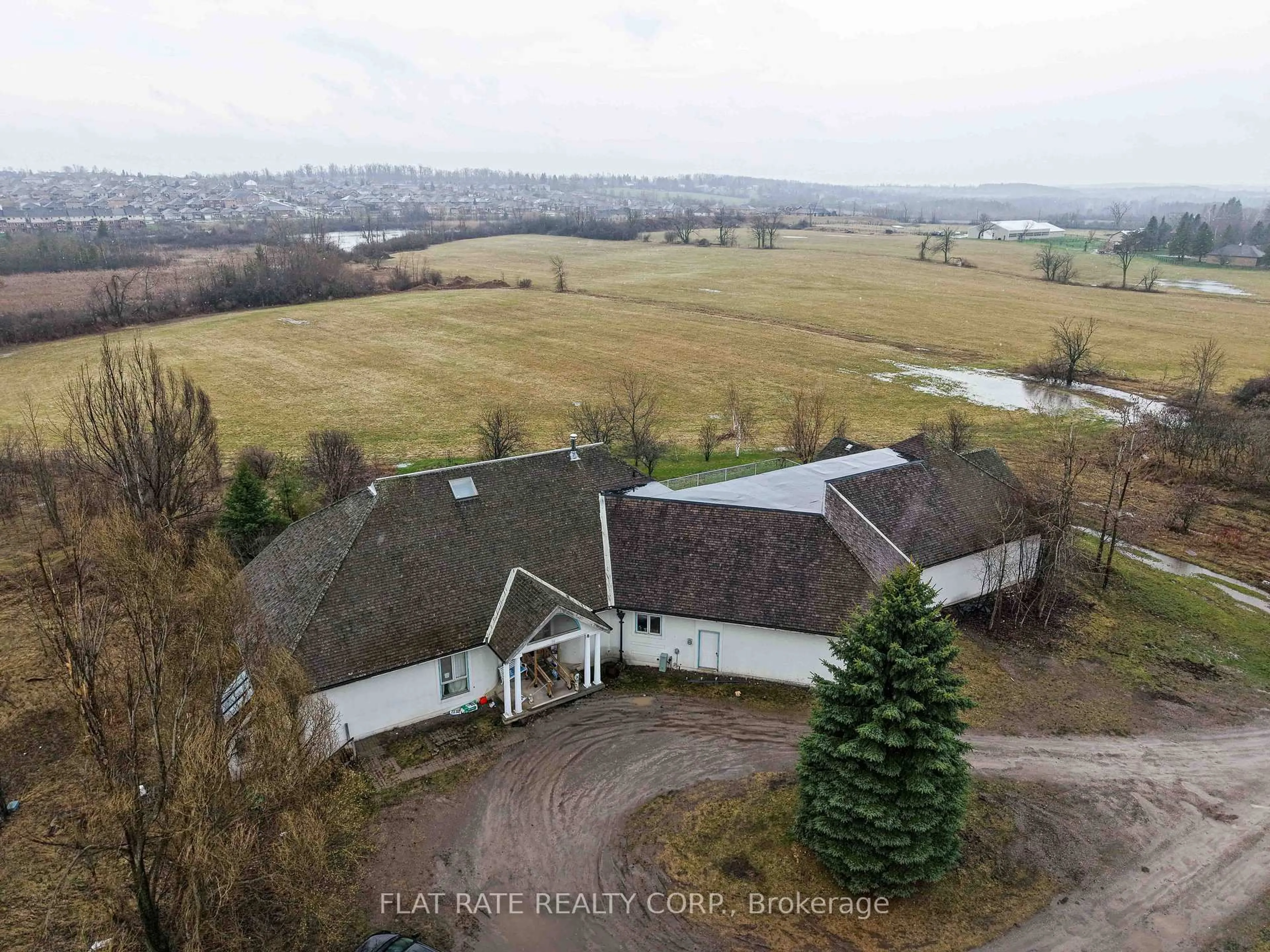 A pic from outside/outdoor area/front of a property/back of a property/a pic from drone, mountain view for 1315 Parkhill Rd, Peterborough Ontario K9J 6X4