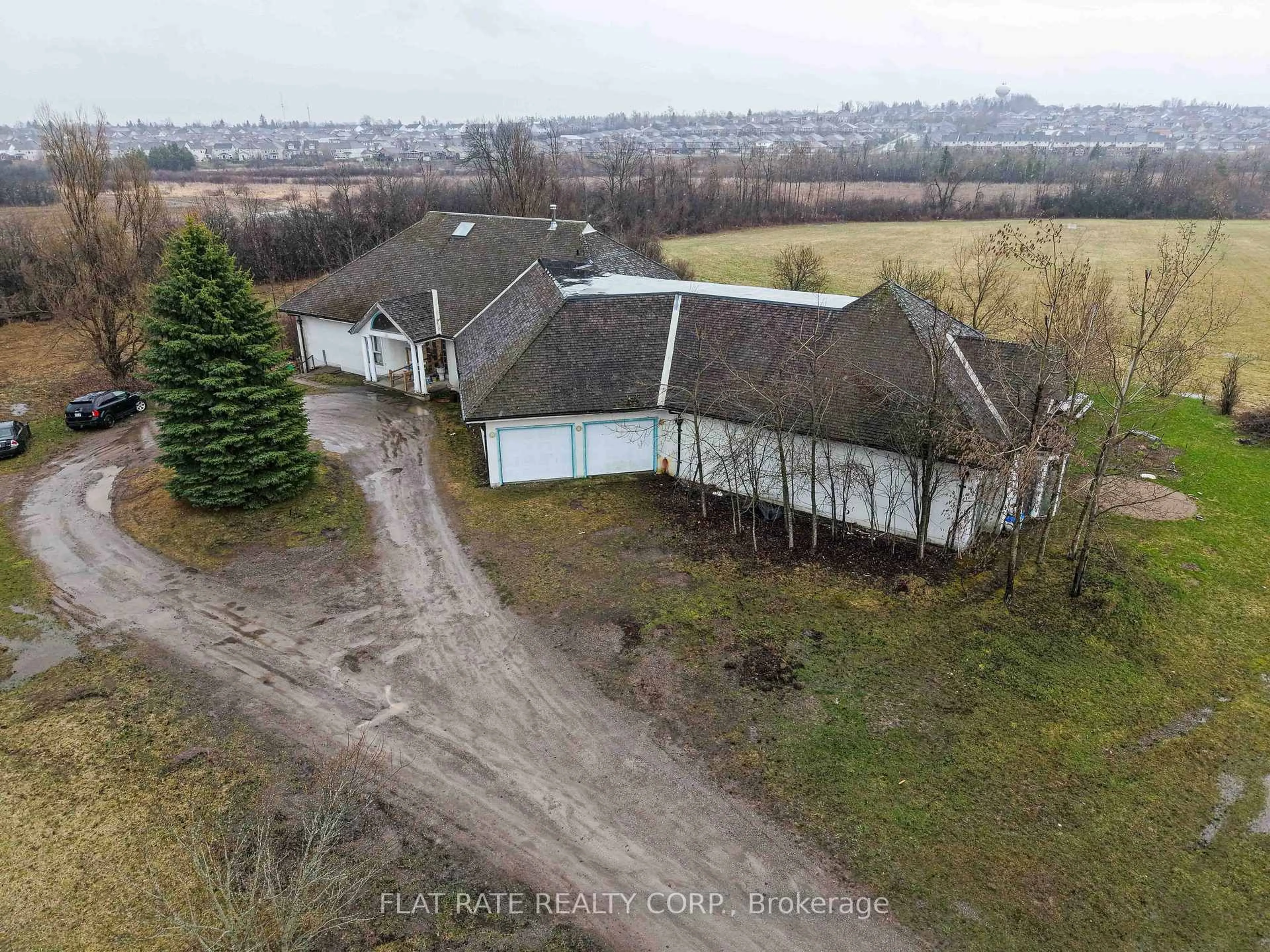 A pic from outside/outdoor area/front of a property/back of a property/a pic from drone, building for 1315 Parkhill Rd, Peterborough Ontario K9J 6X4