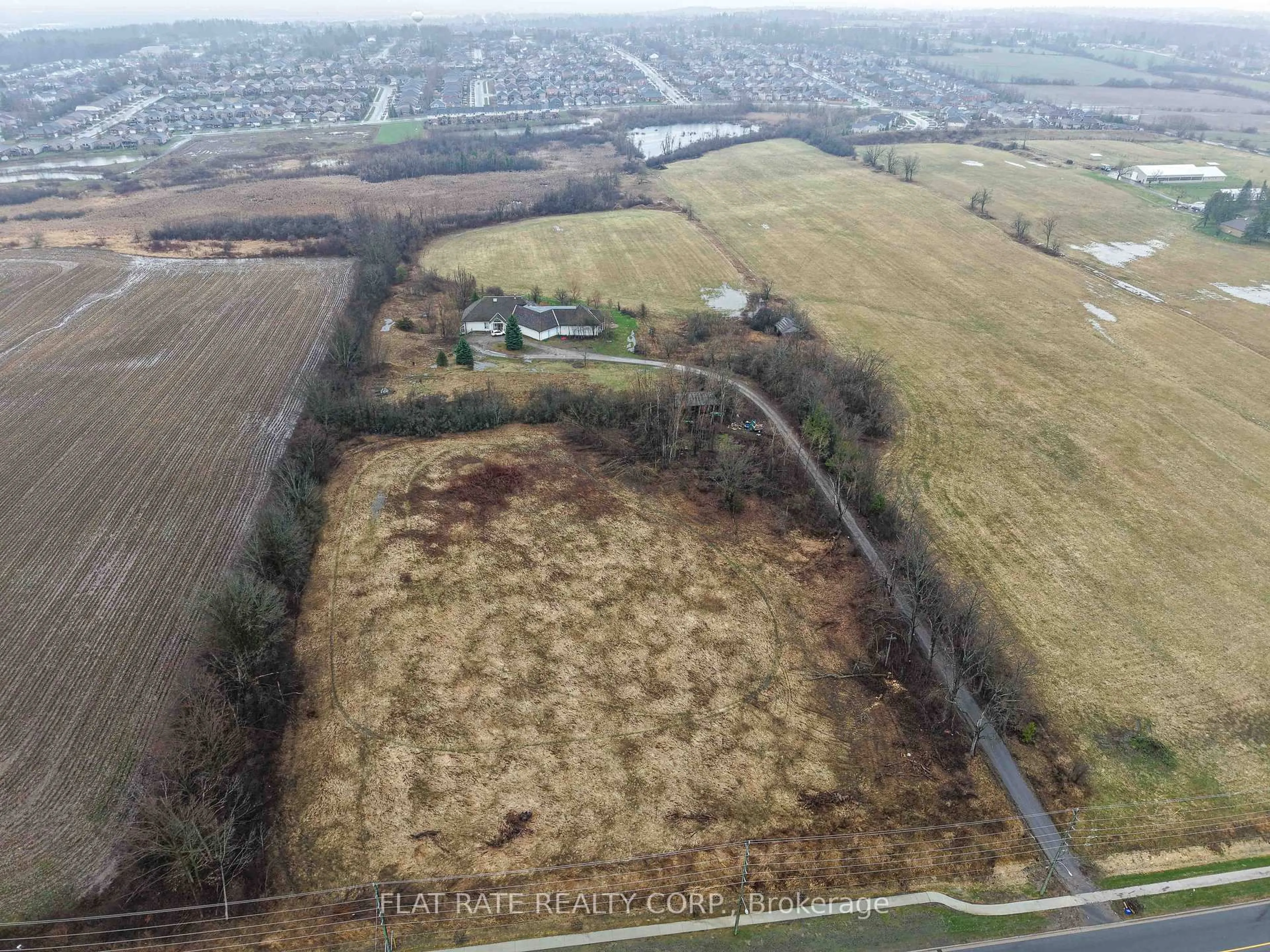 A pic from outside/outdoor area/front of a property/back of a property/a pic from drone, unknown for 1315 Parkhill Rd, Peterborough Ontario K9J 6X4
