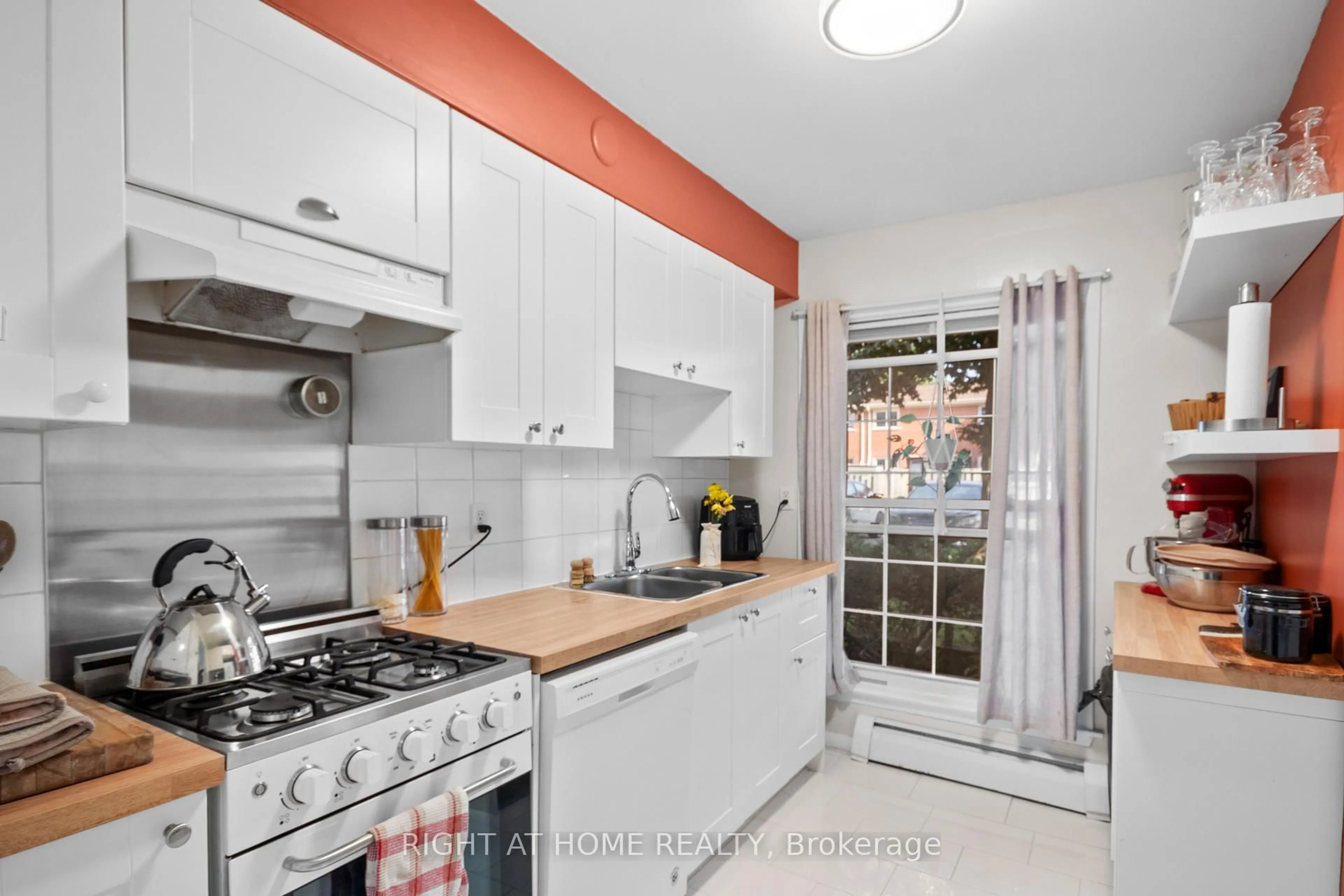 Standard kitchen, ceramic/tile floor for 5 Arbour Glen Cres, London East Ontario N5Y 1Z9
