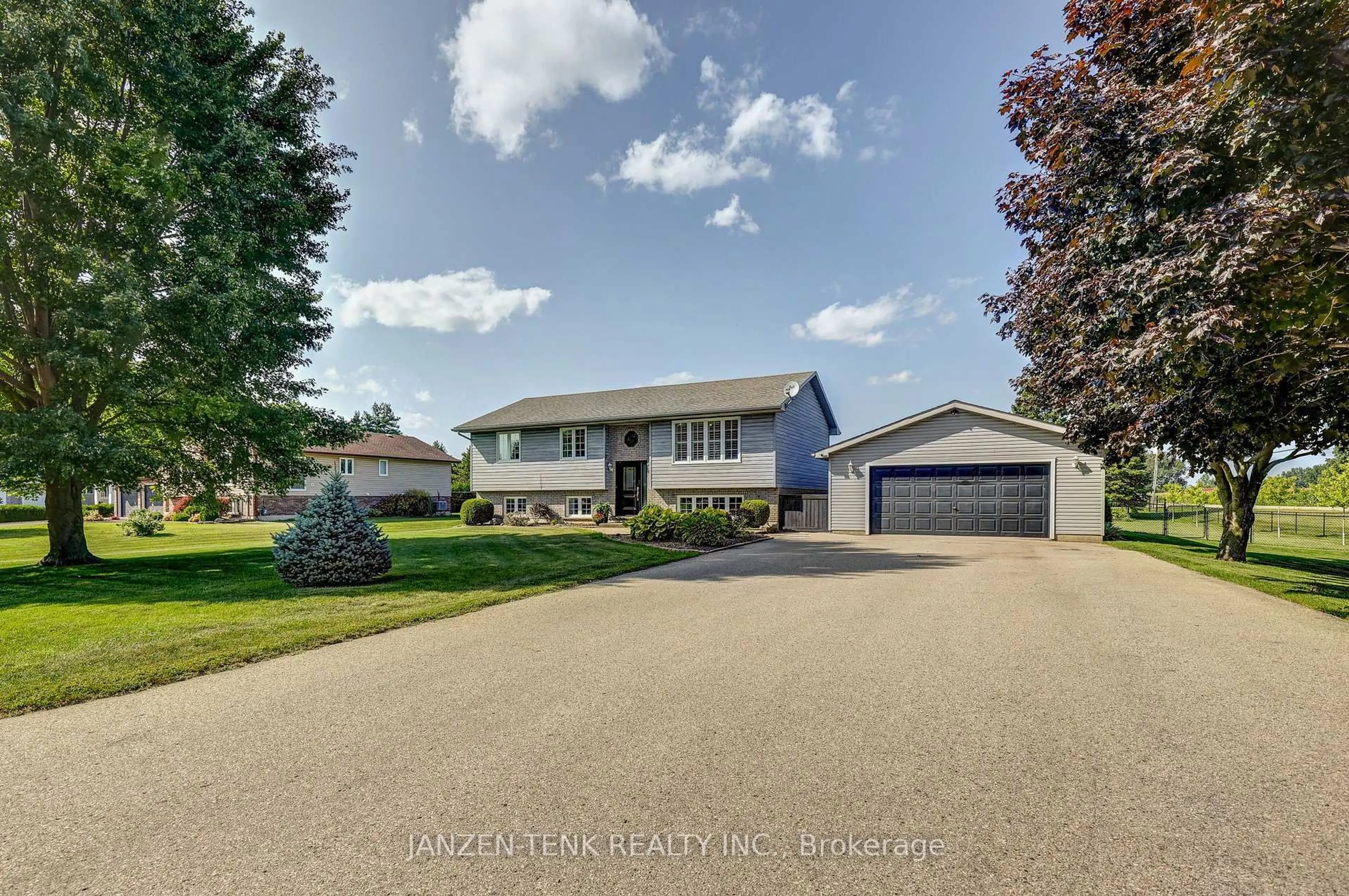 A pic from outside/outdoor area/front of a property/back of a property/a pic from drone, street for 49988 Catherina St, Malahide Ontario N5H 2R1