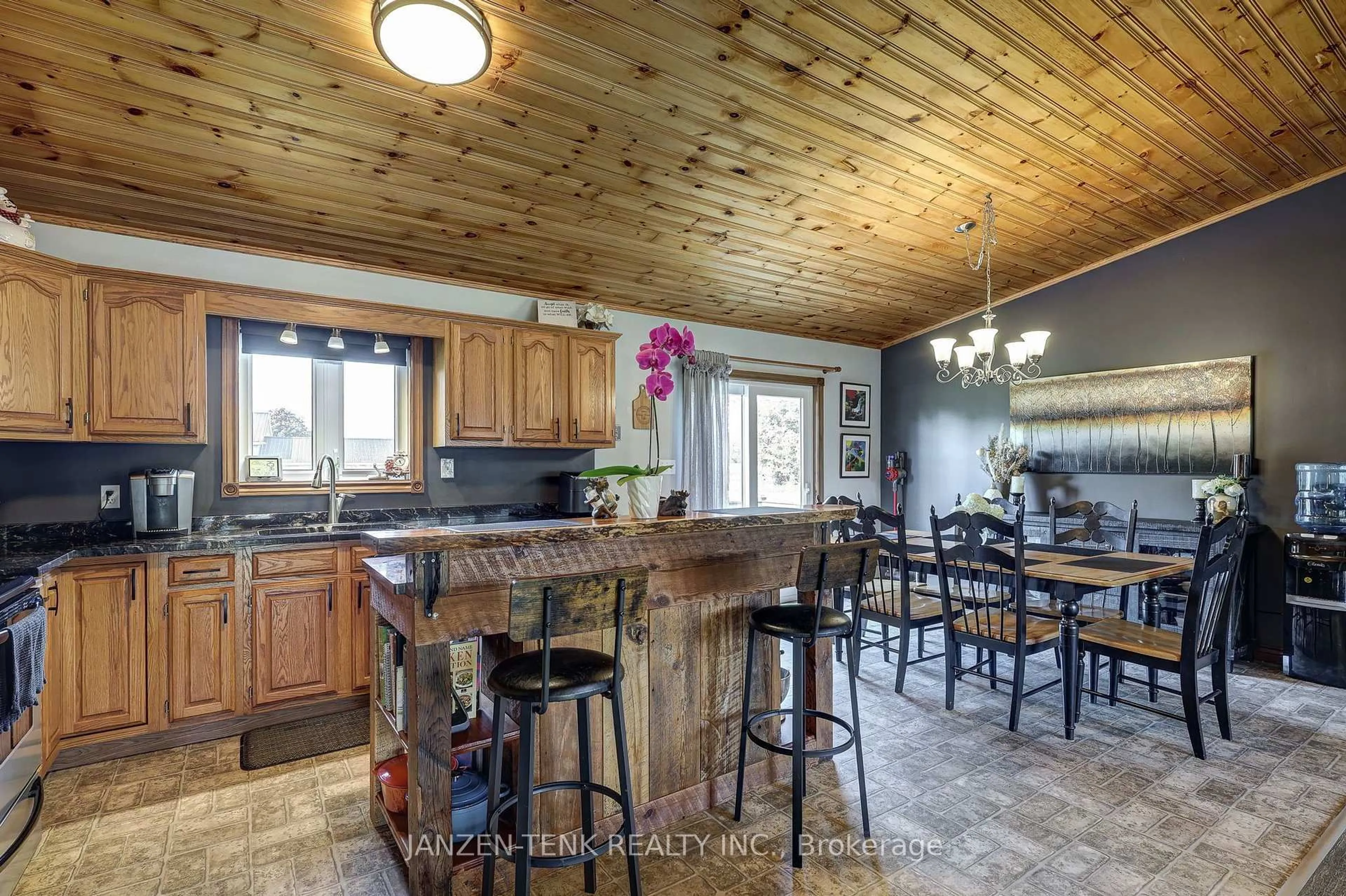 Open concept kitchen, unknown for 49988 Catherina St, Malahide Ontario N5H 2R1