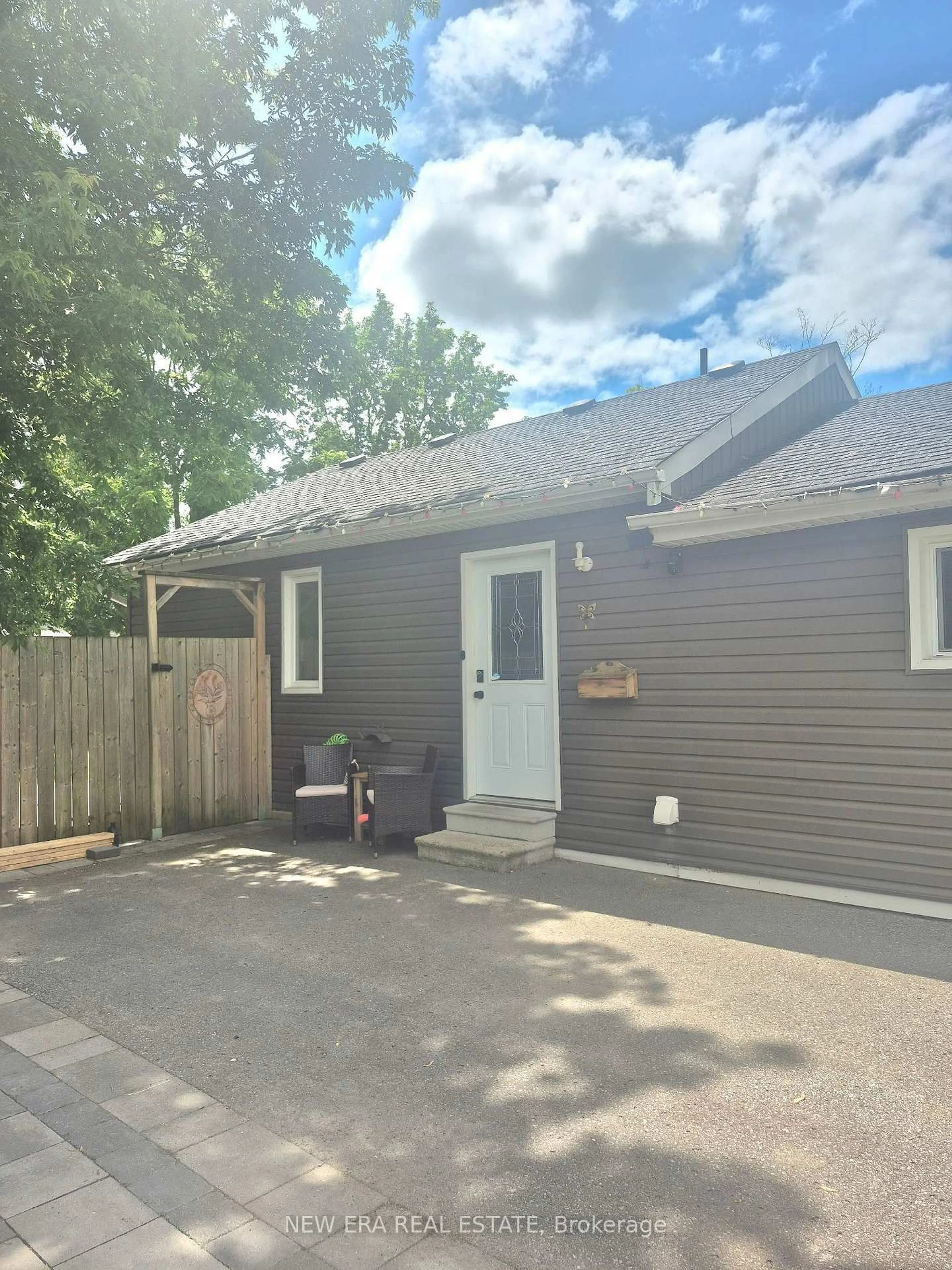 Unknown for 779 Chamberlain St, Peterborough Ontario K9J 4M2