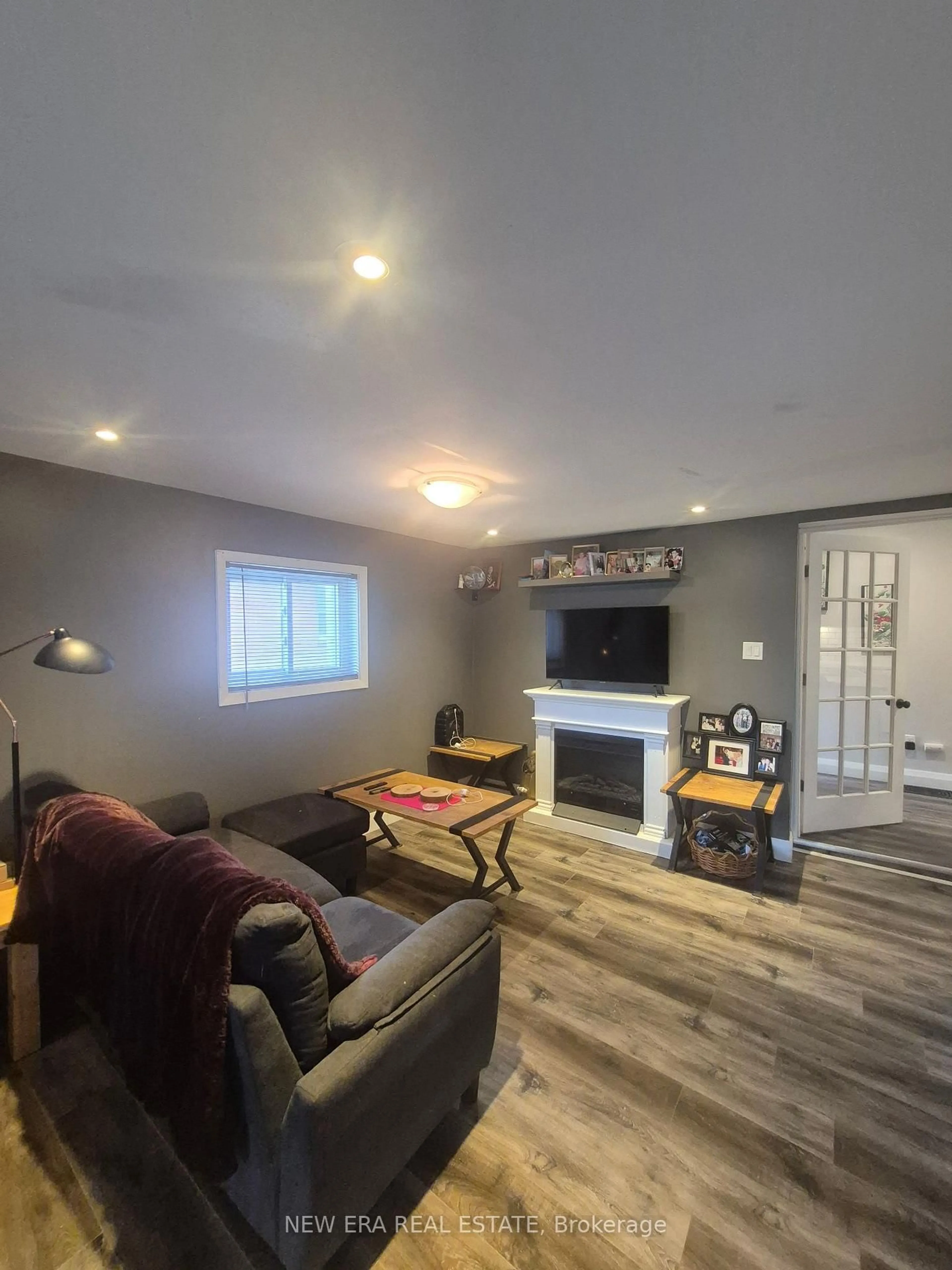 Living room with furniture, wood/laminate floor for 779 Chamberlain St, Peterborough Ontario K9J 4M2