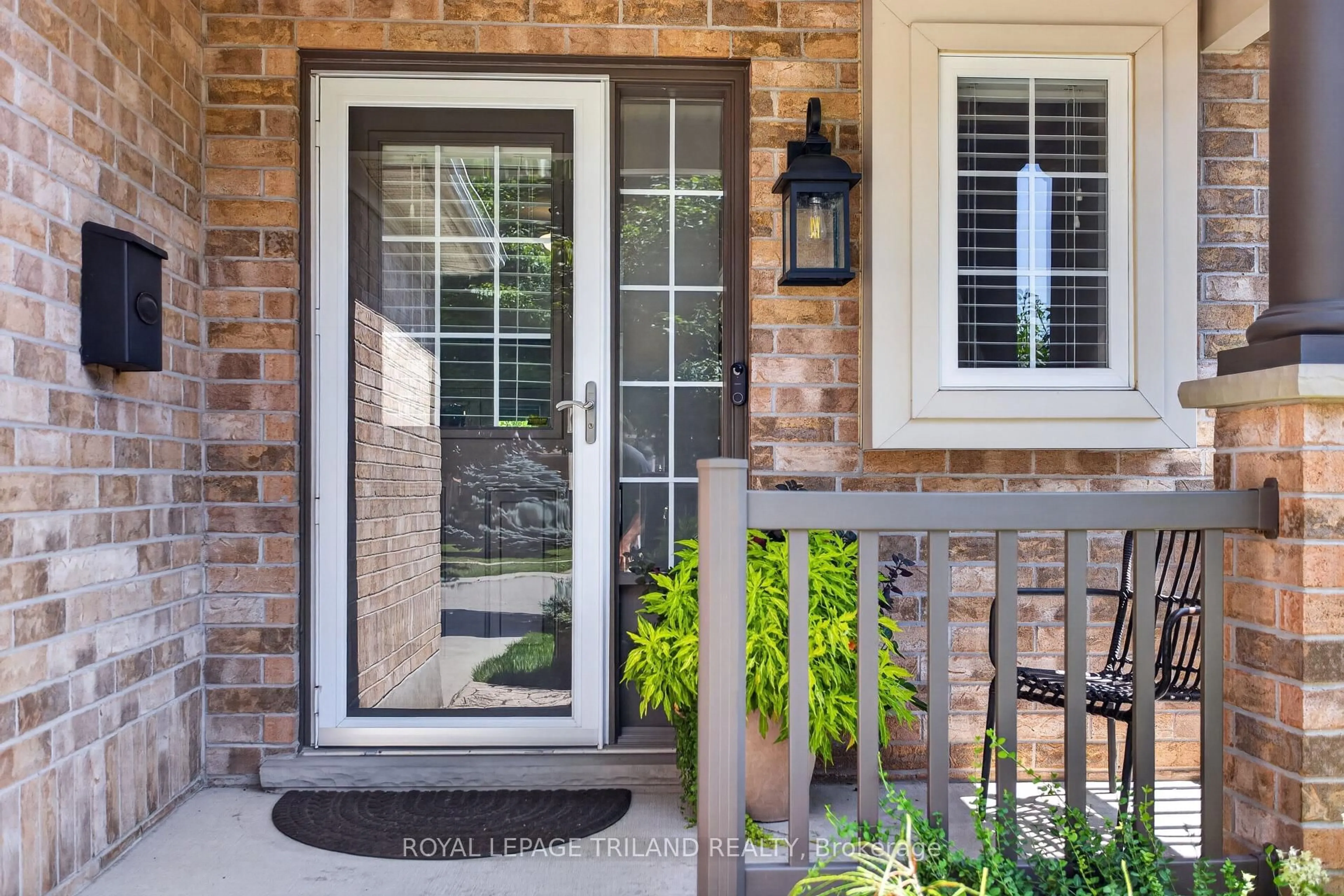 Indoor entryway for 98 Rossmore Crt, London South Ontario N6C 6B8