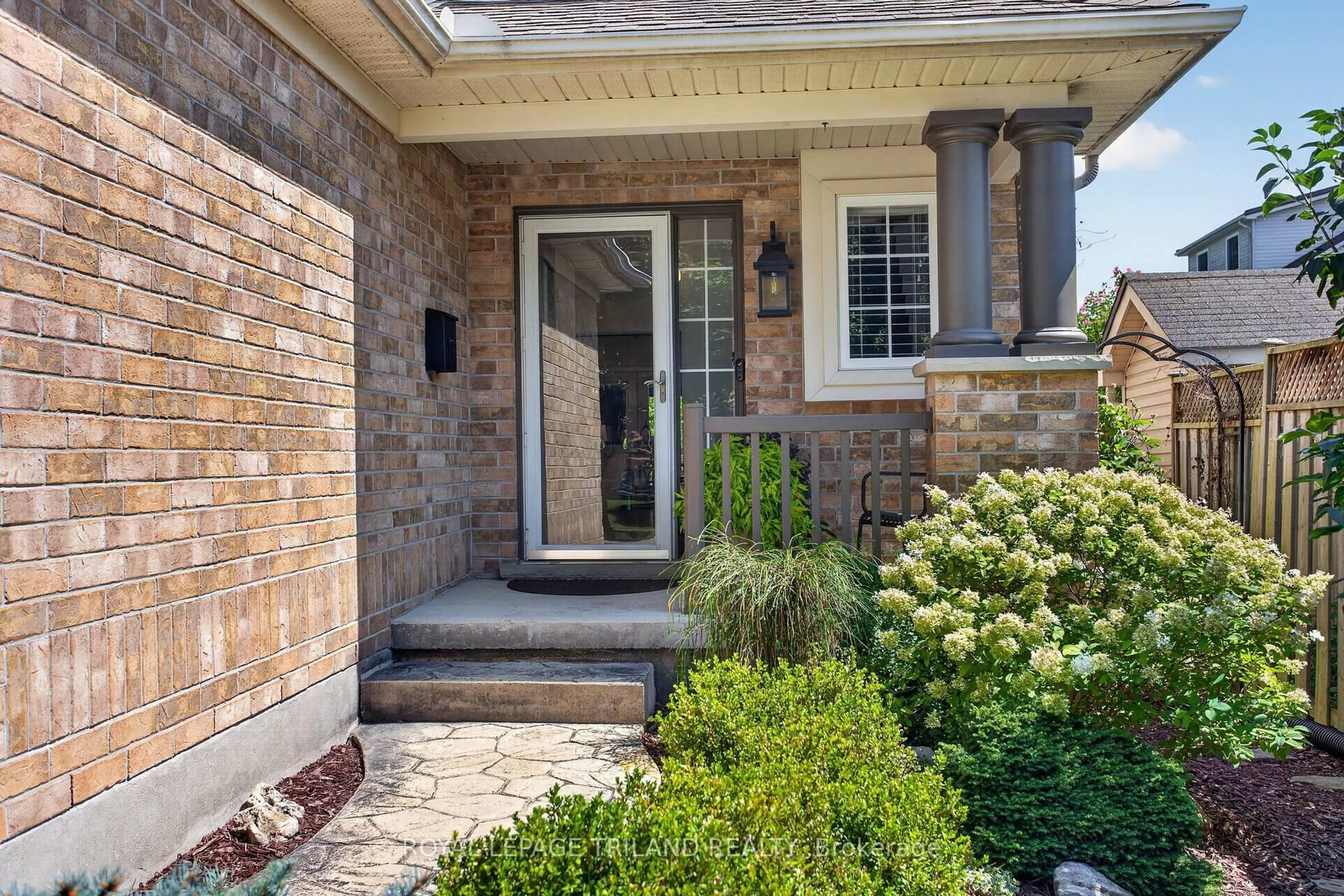 Home with brick exterior material, street for 98 Rossmore Crt, London South Ontario N6C 6B8
