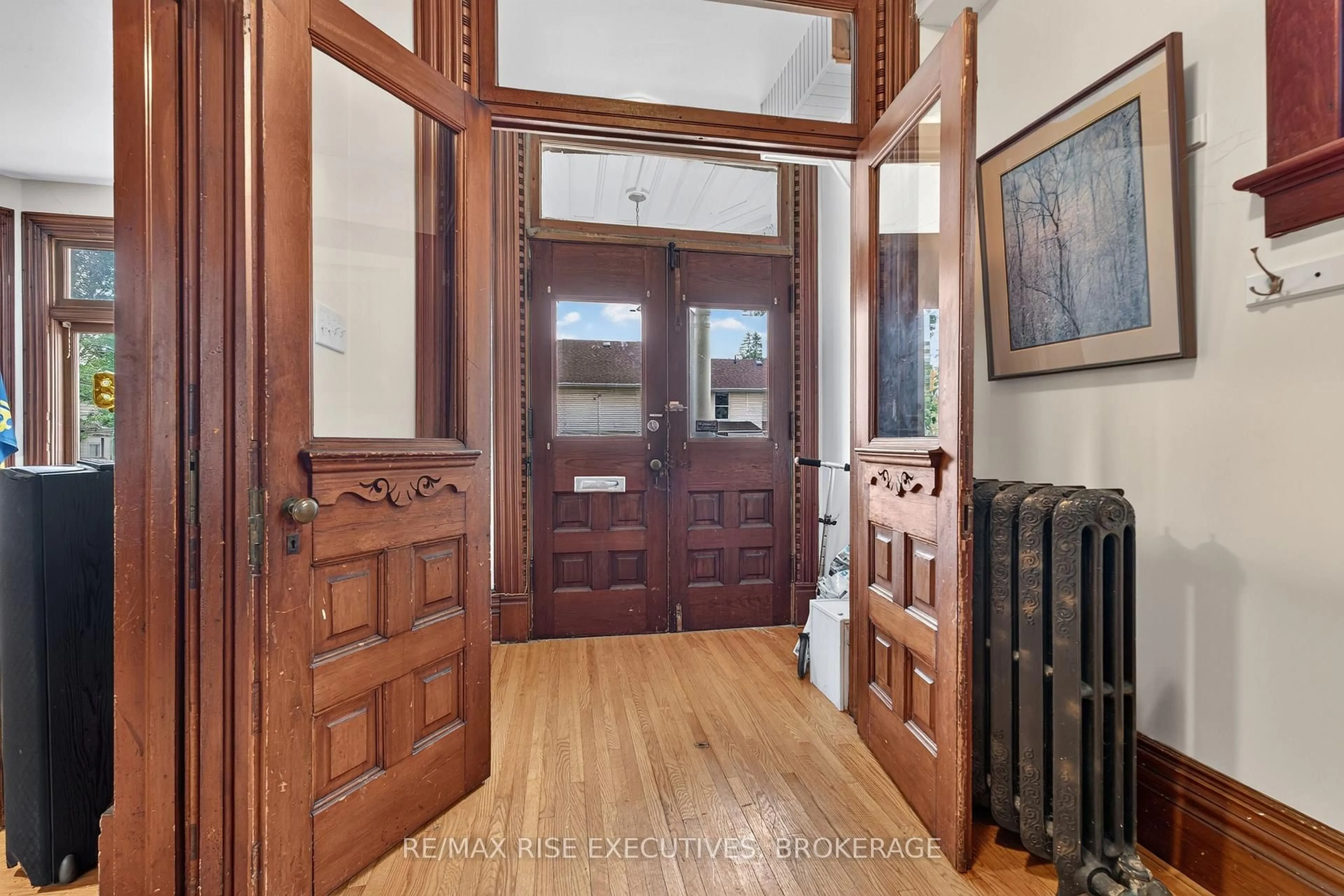 Indoor foyer for 229 Alfred St, Kingston Ontario K7L 3S1