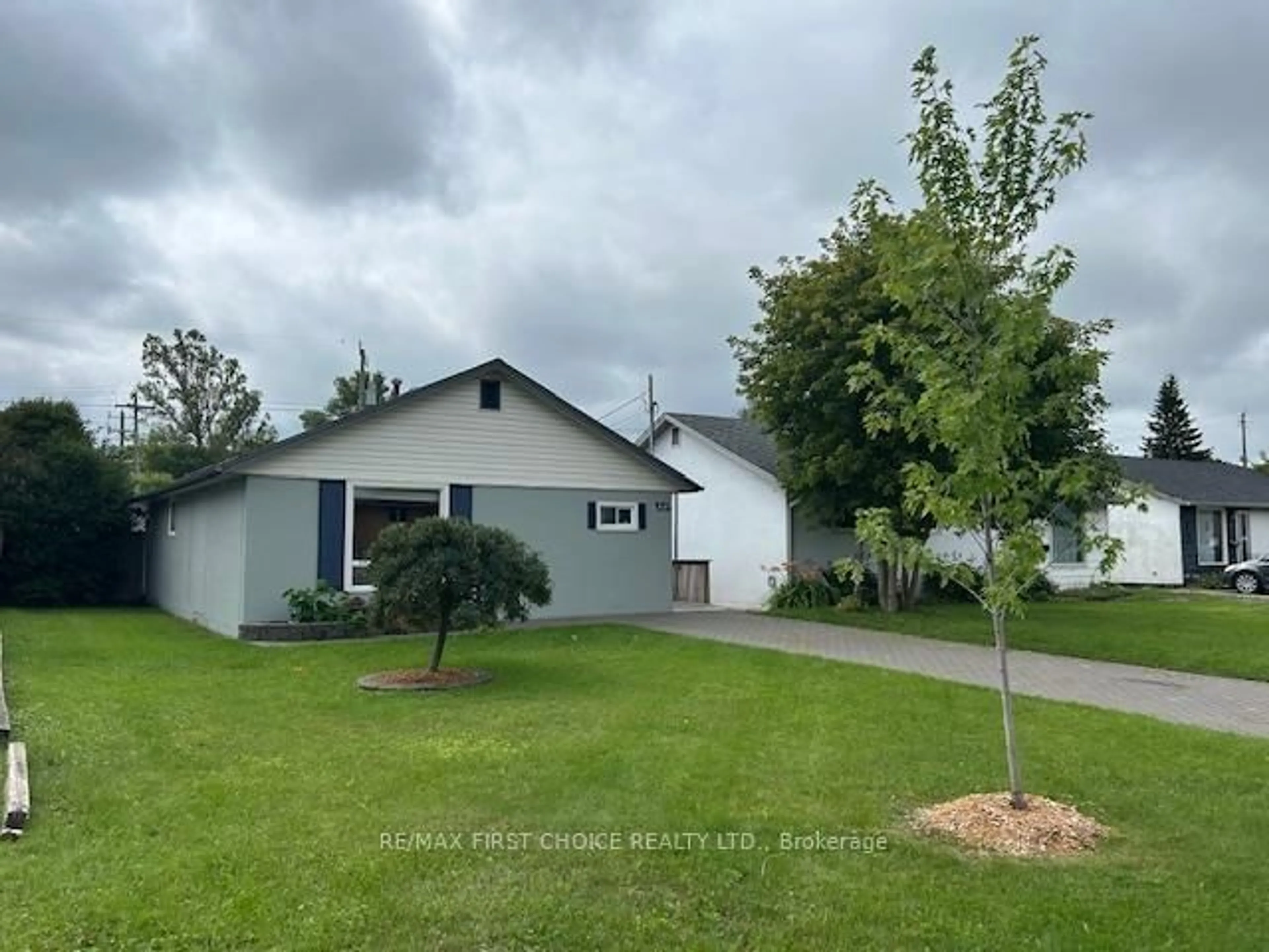 A pic from outside/outdoor area/front of a property/back of a property/a pic from drone, unknown for 208 Gordon St, Thunder Bay Ontario P7E 4T3