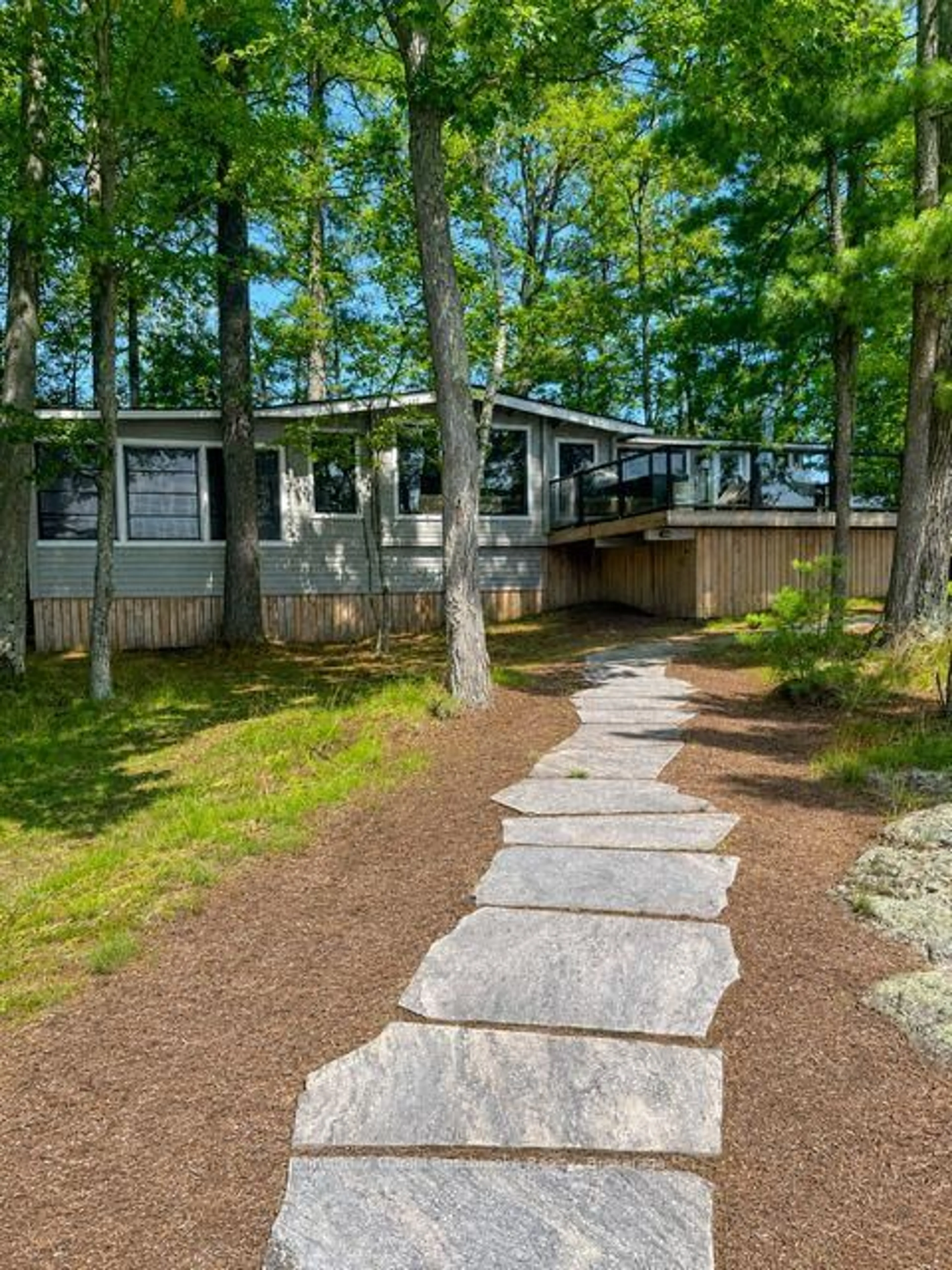 Home with vinyl exterior material, unknown for 456 Eilean Gowan Island, Bracebridge Ontario P1P 1R2