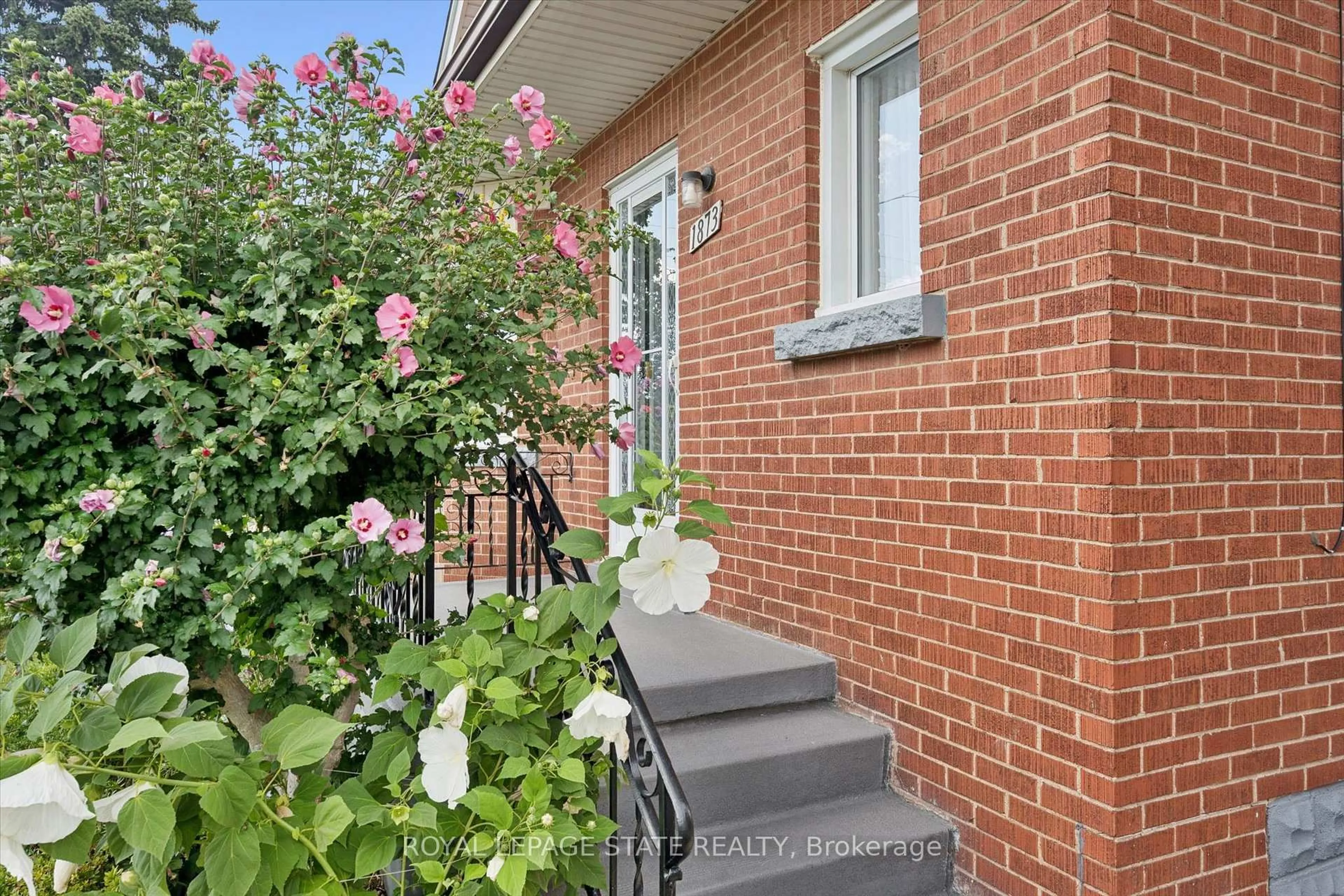 Unknown for 1873 Main St, Hamilton Ontario L8H 1G3