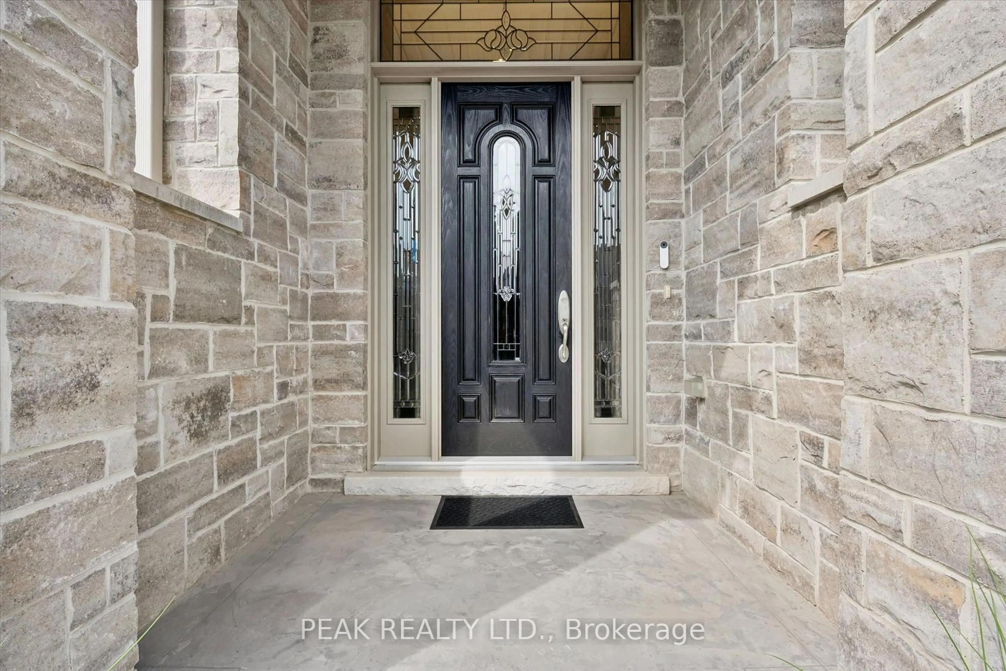 Indoor entryway for 111 OAK PARK Dr, Waterloo Ontario N2K 0B3