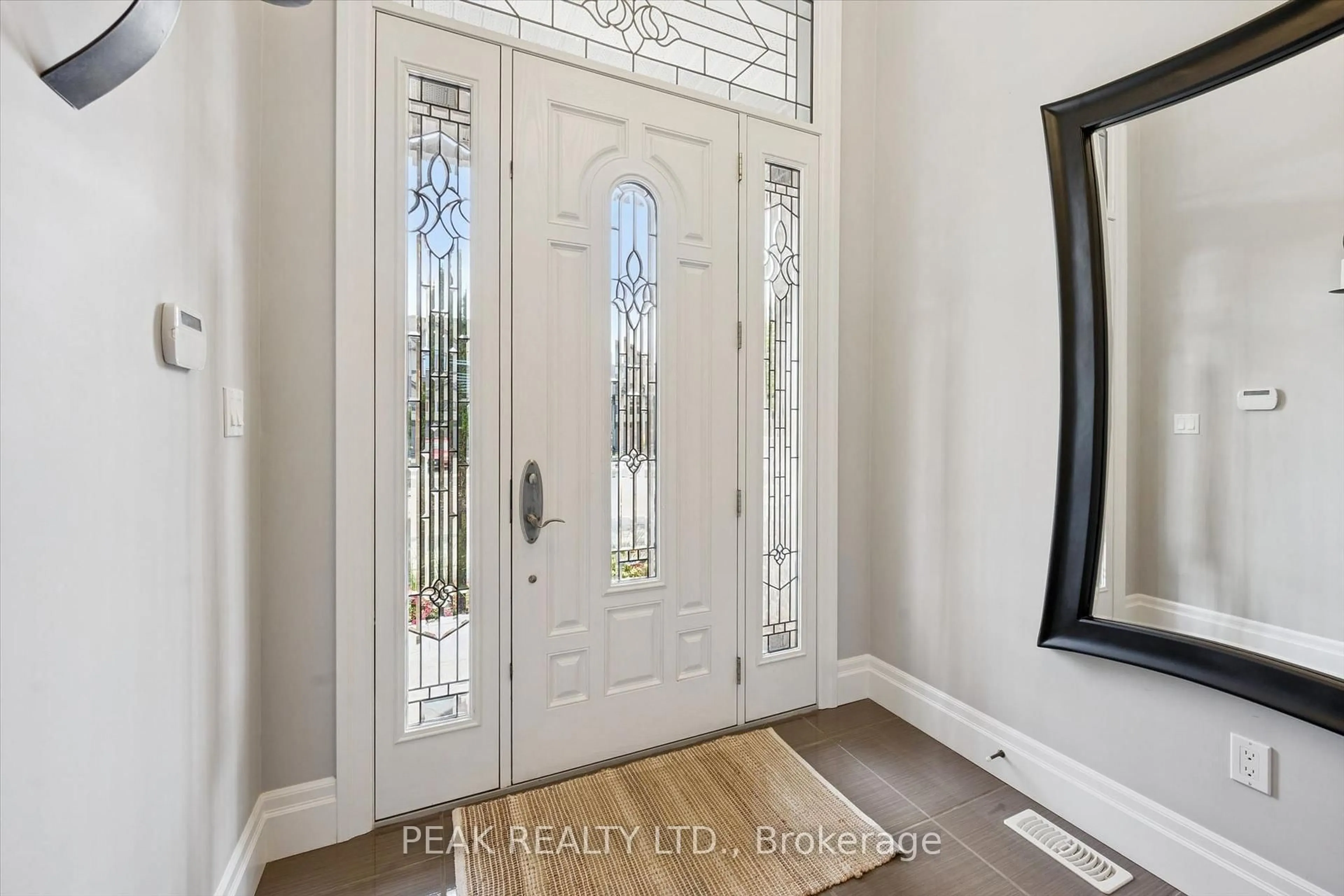 Indoor entryway for 111 OAK PARK Dr, Waterloo Ontario N2K 0B3