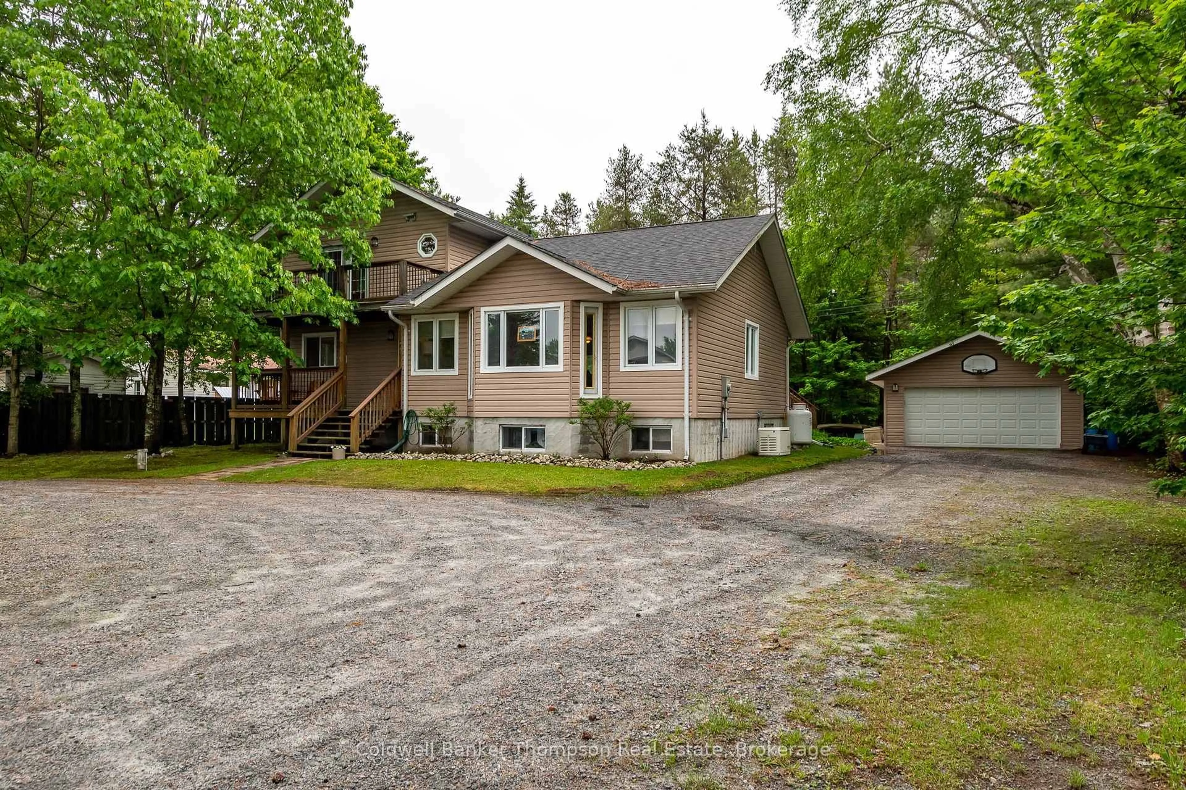 A pic from outside/outdoor area/front of a property/back of a property/a pic from drone, unknown for 4237 Ravenscliffe Rd, Huntsville Ontario P1H 2J2