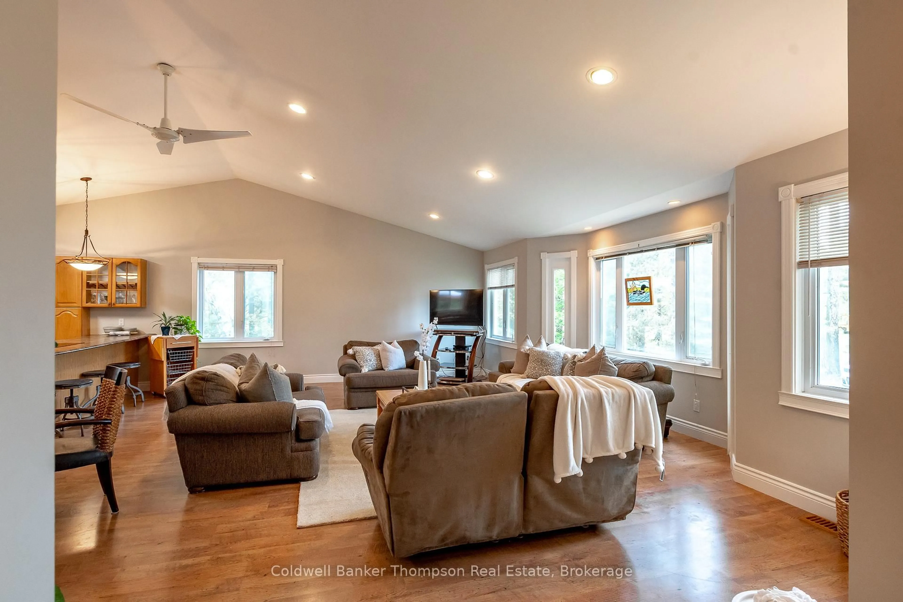 Living room with furniture, unknown for 4237 Ravenscliffe Rd, Huntsville Ontario P1H 2J2