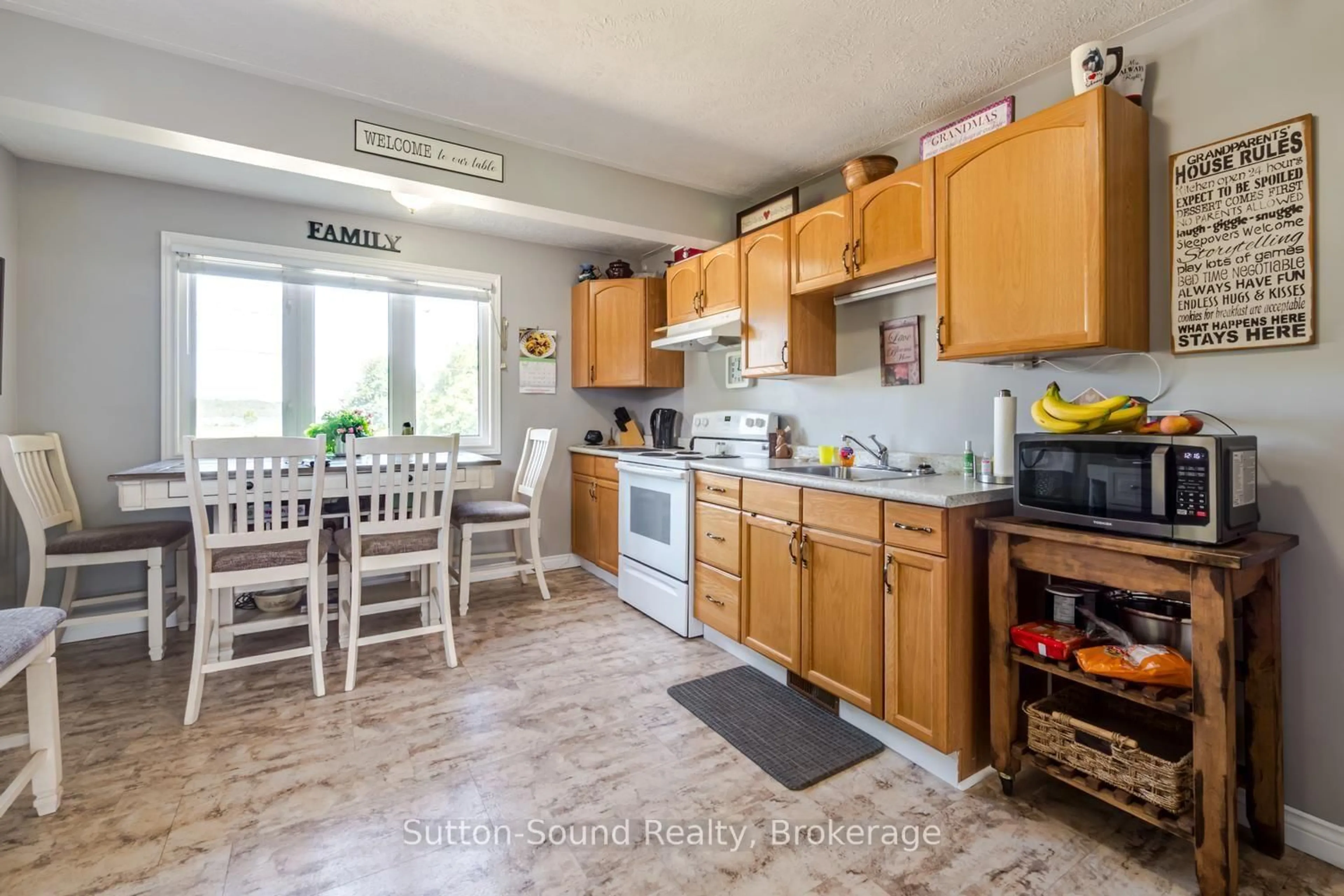 Standard kitchen, unknown for 623 Frank St, South Bruce Peninsula Ontario N0H 2T0