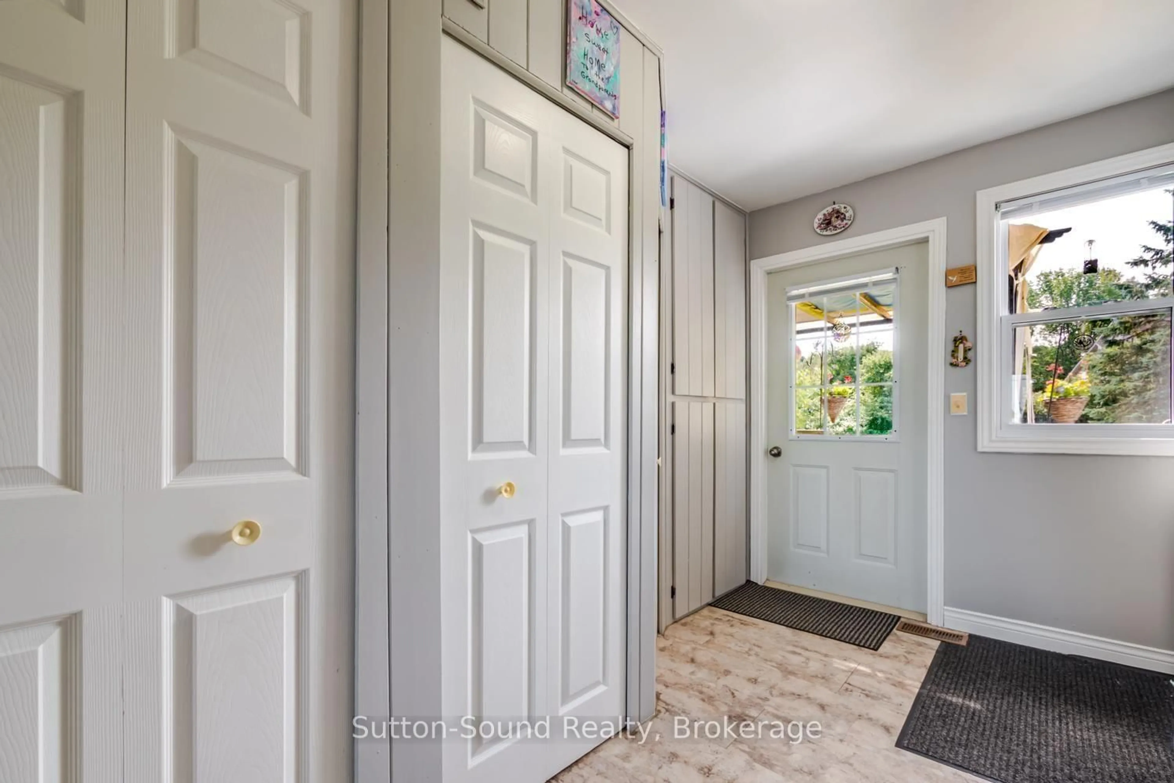 Indoor entryway for 623 Frank St, South Bruce Peninsula Ontario N0H 2T0