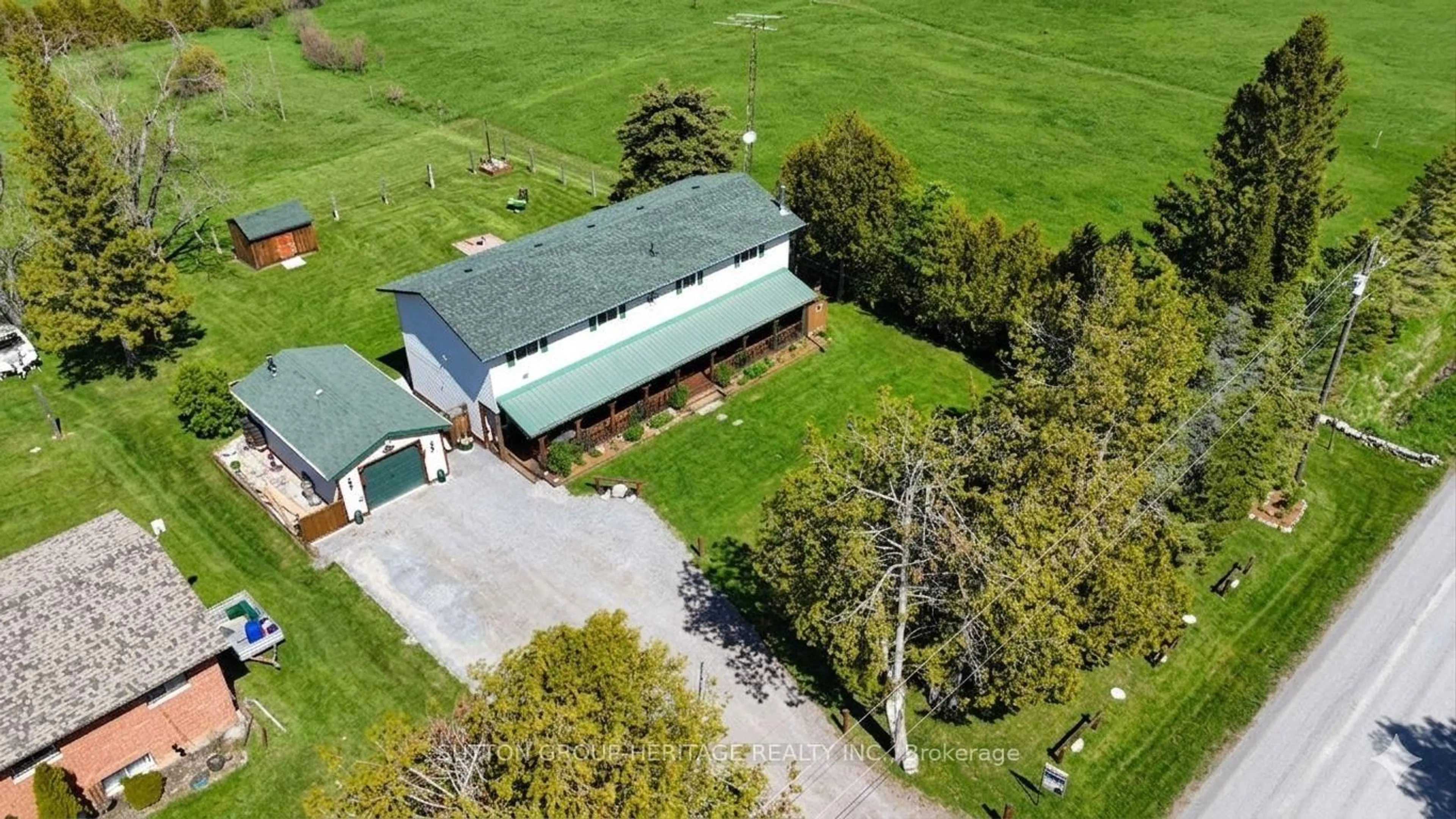 A pic from outside/outdoor area/front of a property/back of a property/a pic from drone, building for 1780 7th Line, Selwyn Ontario K9J 6X5