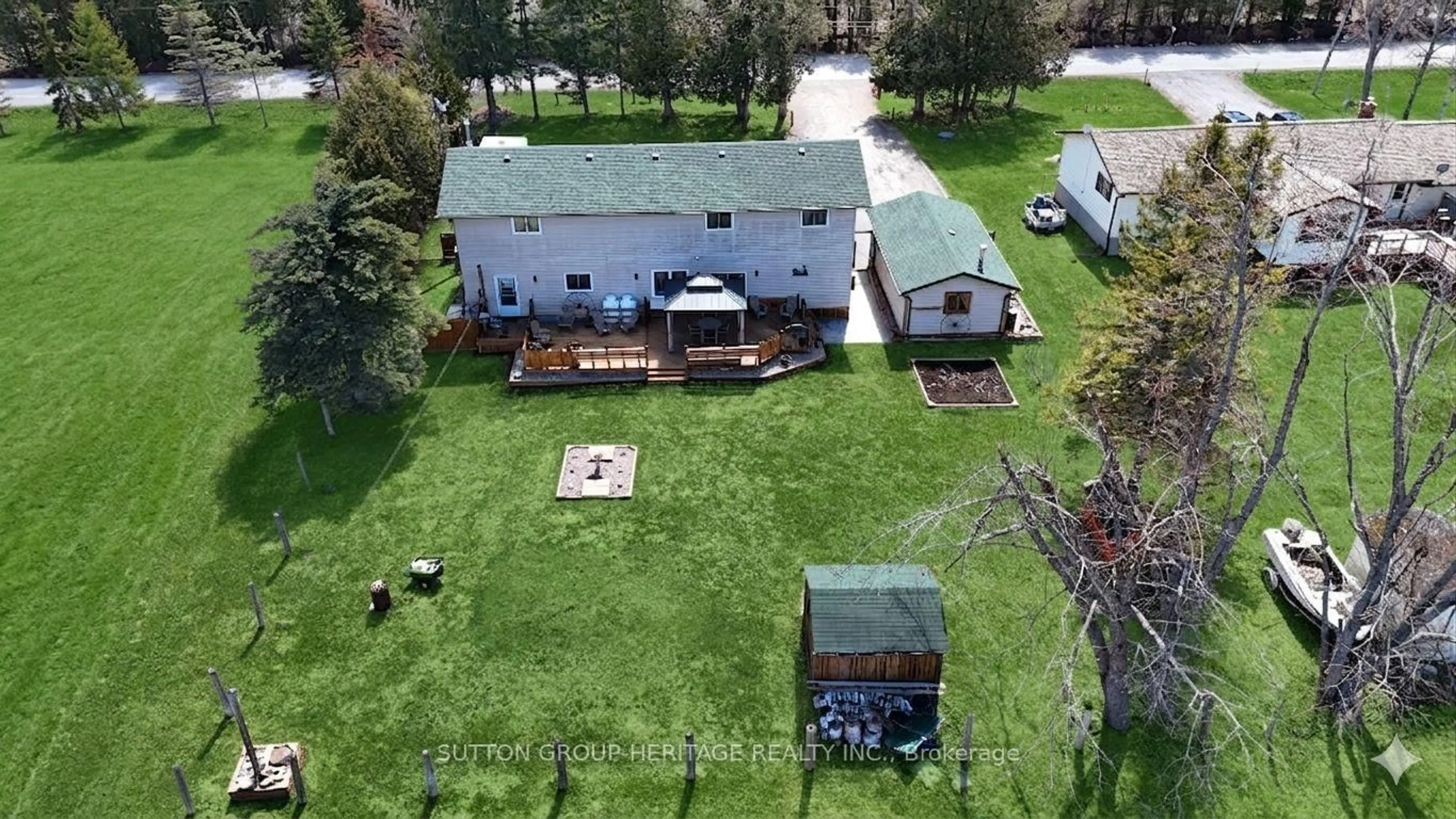 A pic from outside/outdoor area/front of a property/back of a property/a pic from drone, unknown for 1780 7th Line, Selwyn Ontario K9J 6X5