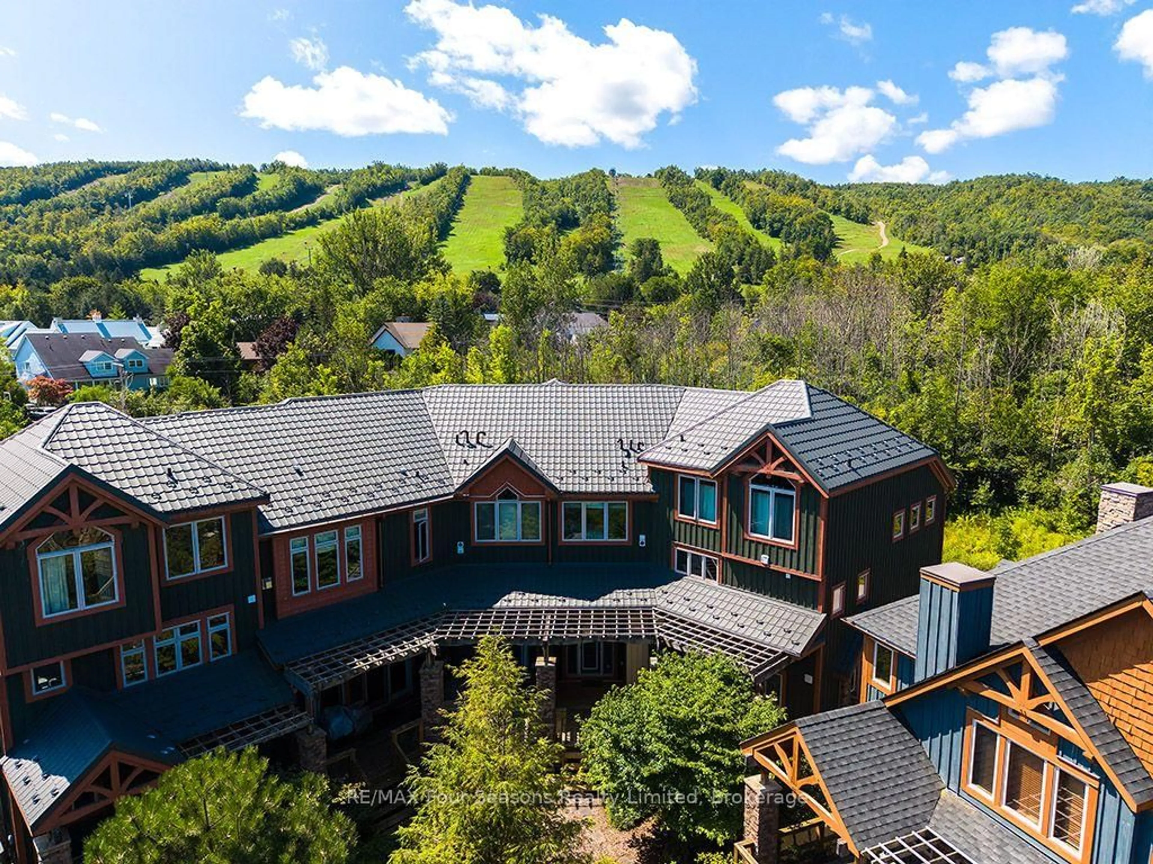A pic from outside/outdoor area/front of a property/back of a property/a pic from drone, mountain view for 214 Blueski George Cres #44, Blue Mountains Ontario L9Y 0V5