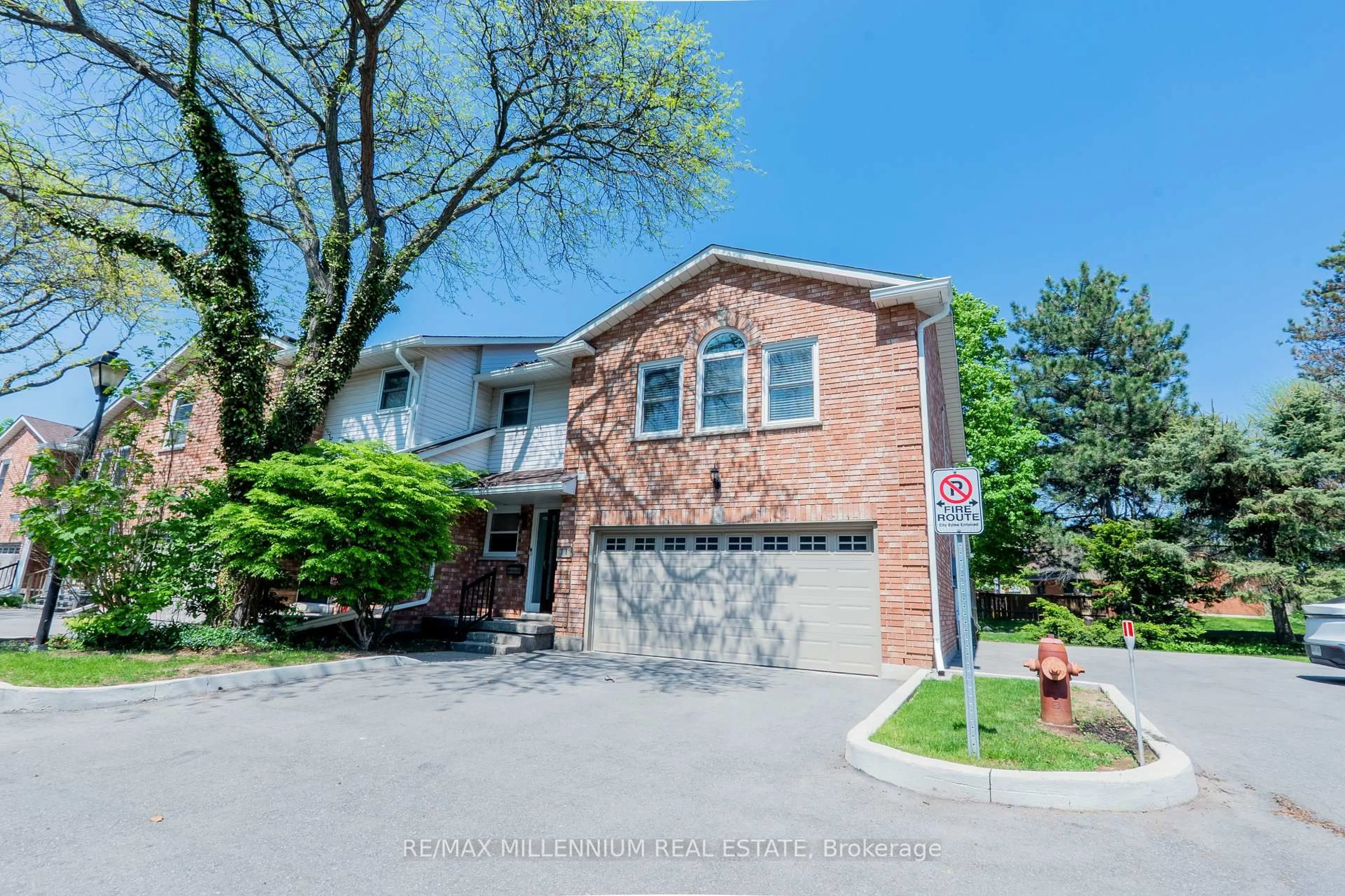 Home with brick exterior material, street for 230 Meadowbrook Dr #11, Hamilton Ontario L9G 4V2