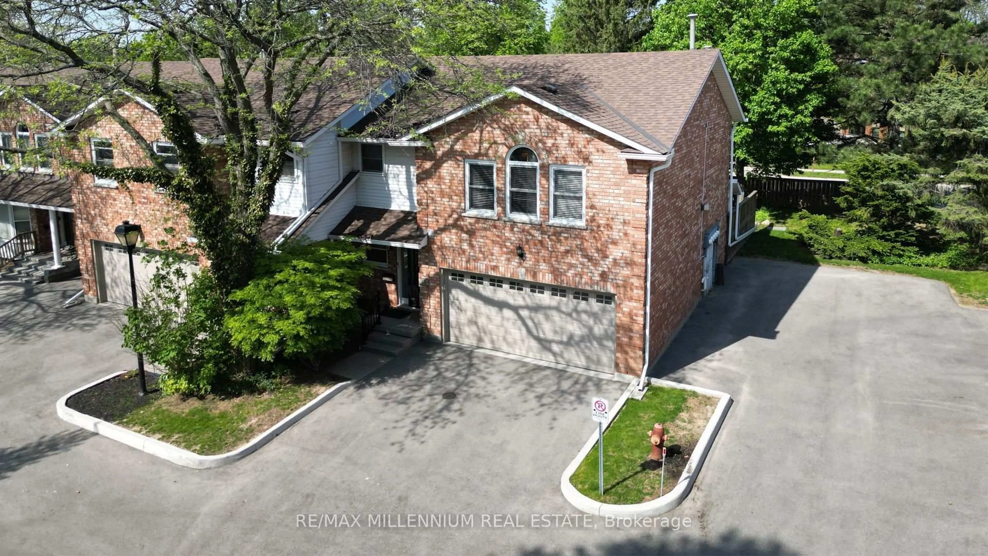 A pic from outside/outdoor area/front of a property/back of a property/a pic from drone, street for 230 Meadowbrook Dr #11, Hamilton Ontario L9G 4V2