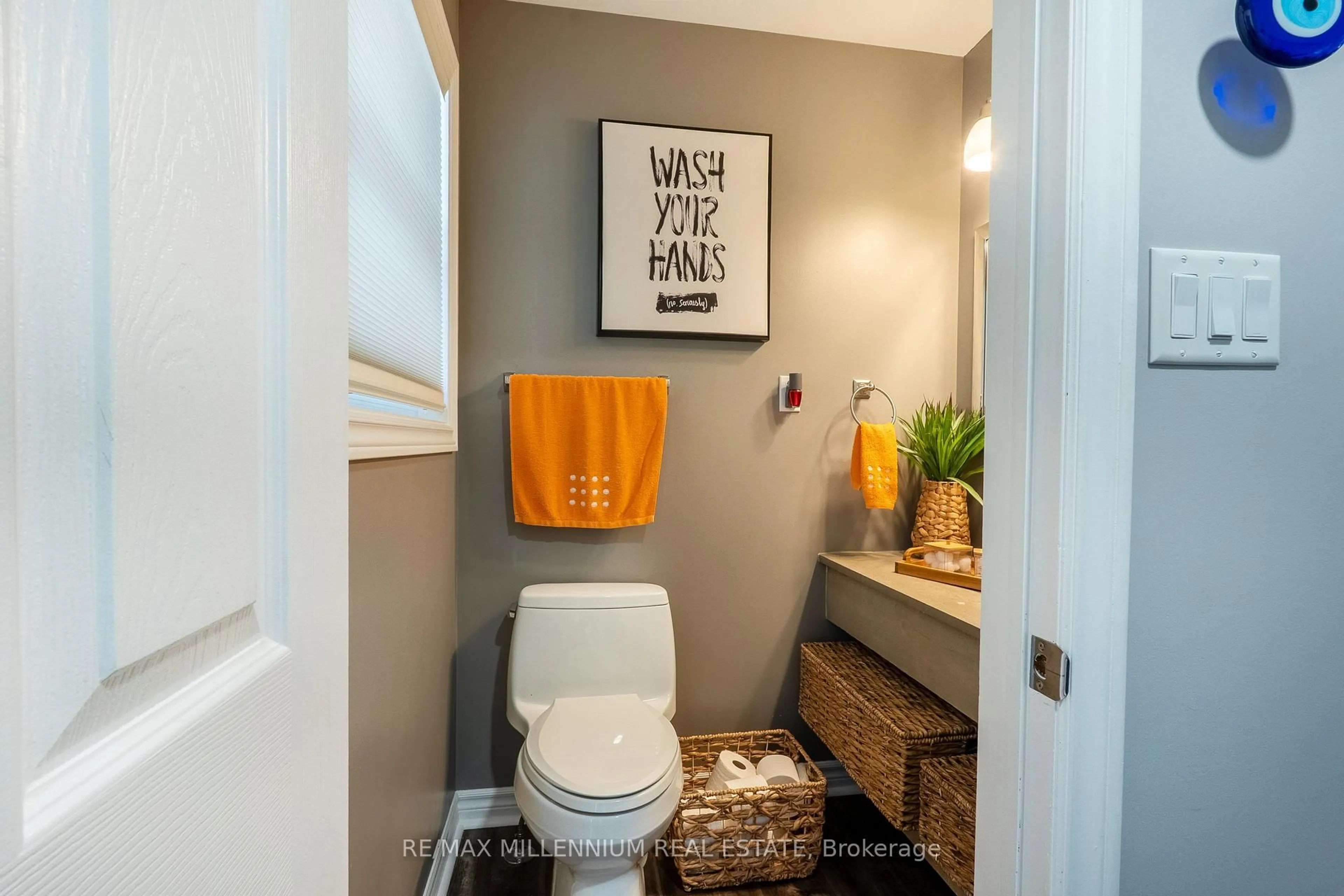 Contemporary bathroom, ceramic/tile floor for 230 Meadowbrook Dr #11, Hamilton Ontario L9G 4V2