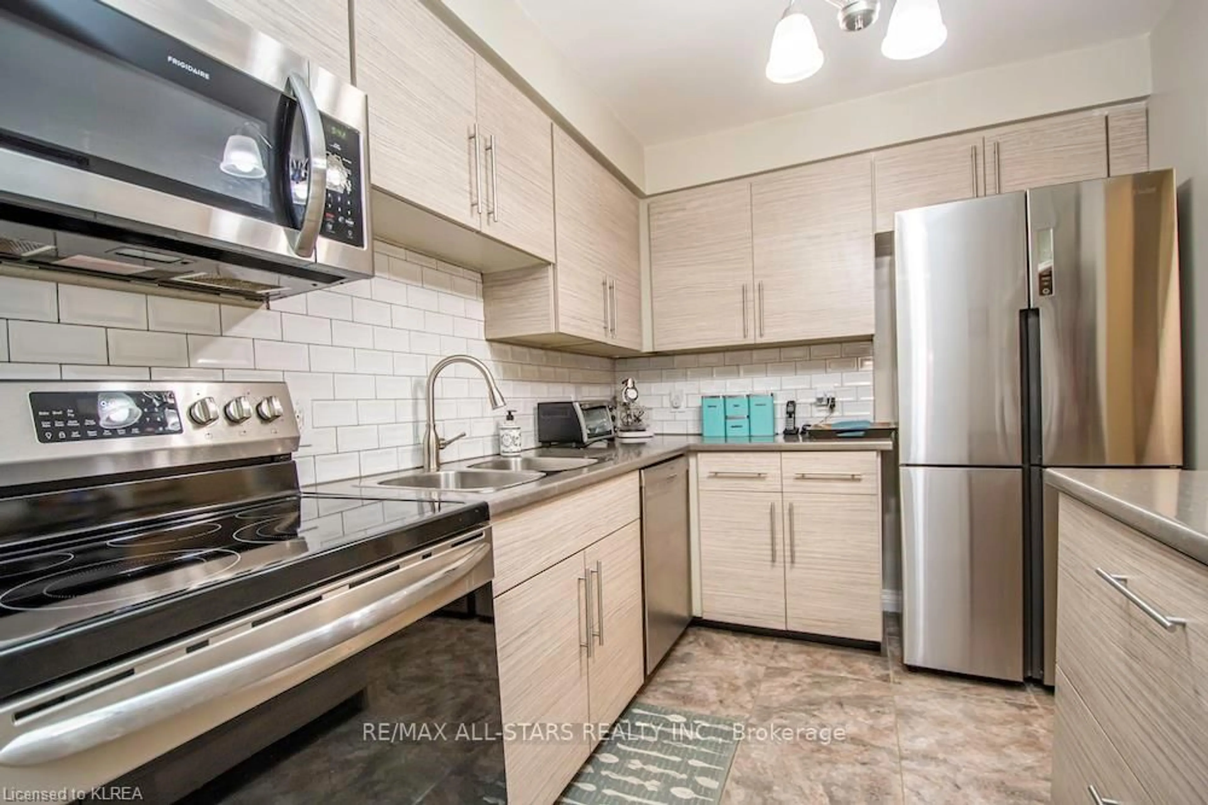 Standard kitchen, ceramic/tile floor for 200 East St #501, Kawartha Lakes Ontario K0M 1A0