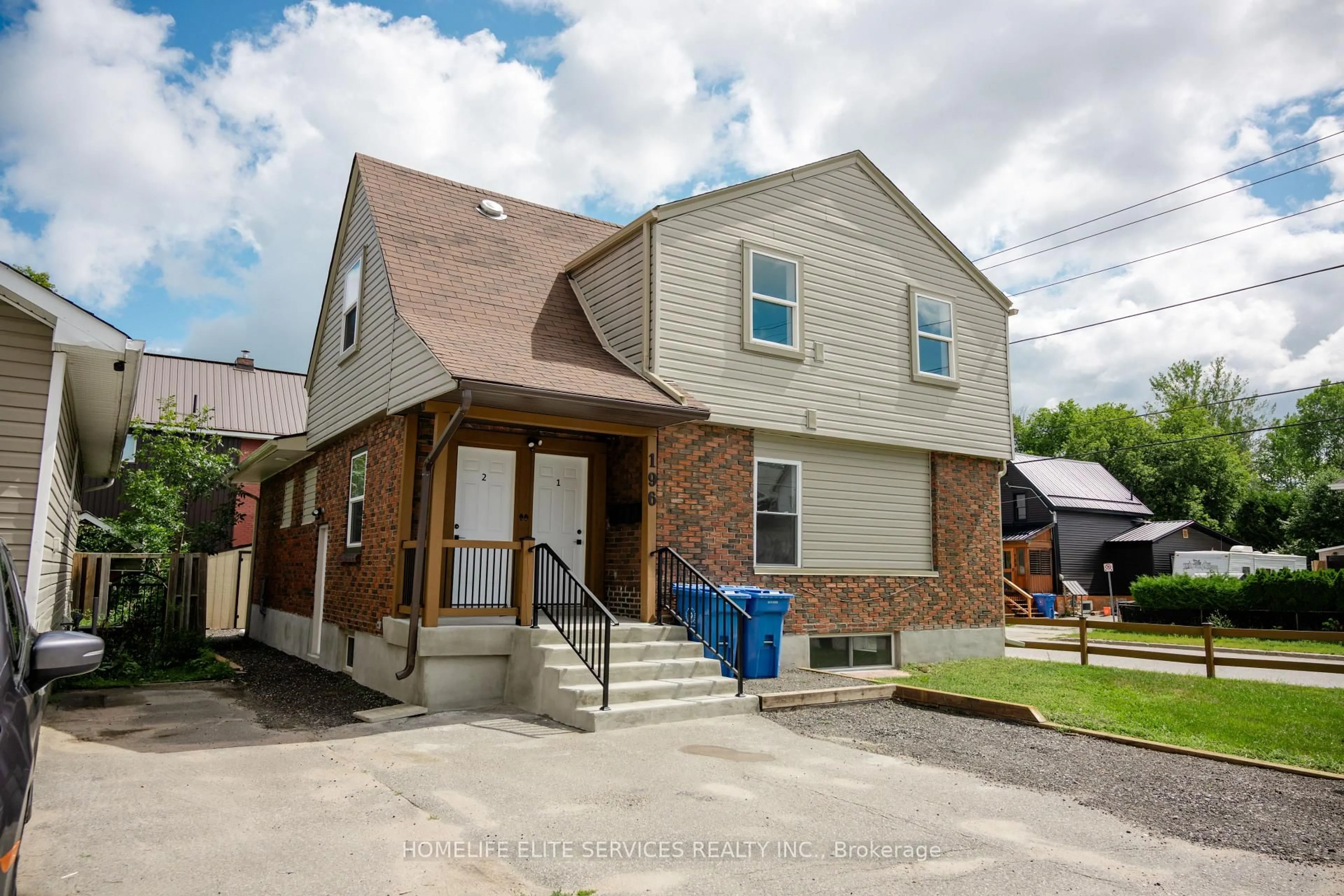 Home with vinyl exterior material, street for 196 Second Ave, North Bay Ontario P1B 1L2