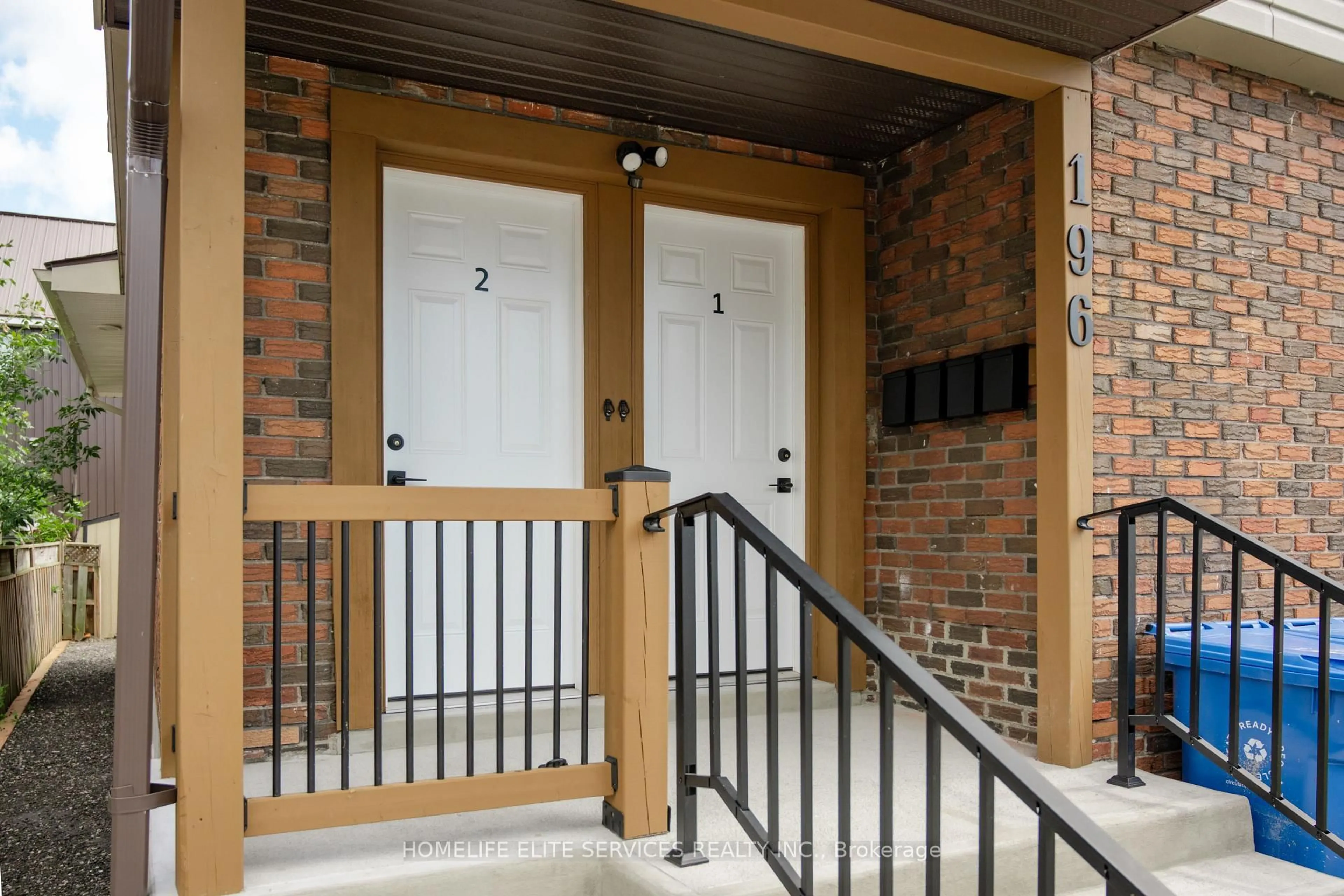 Indoor entryway for 196 Second Ave, North Bay Ontario P1B 1L2