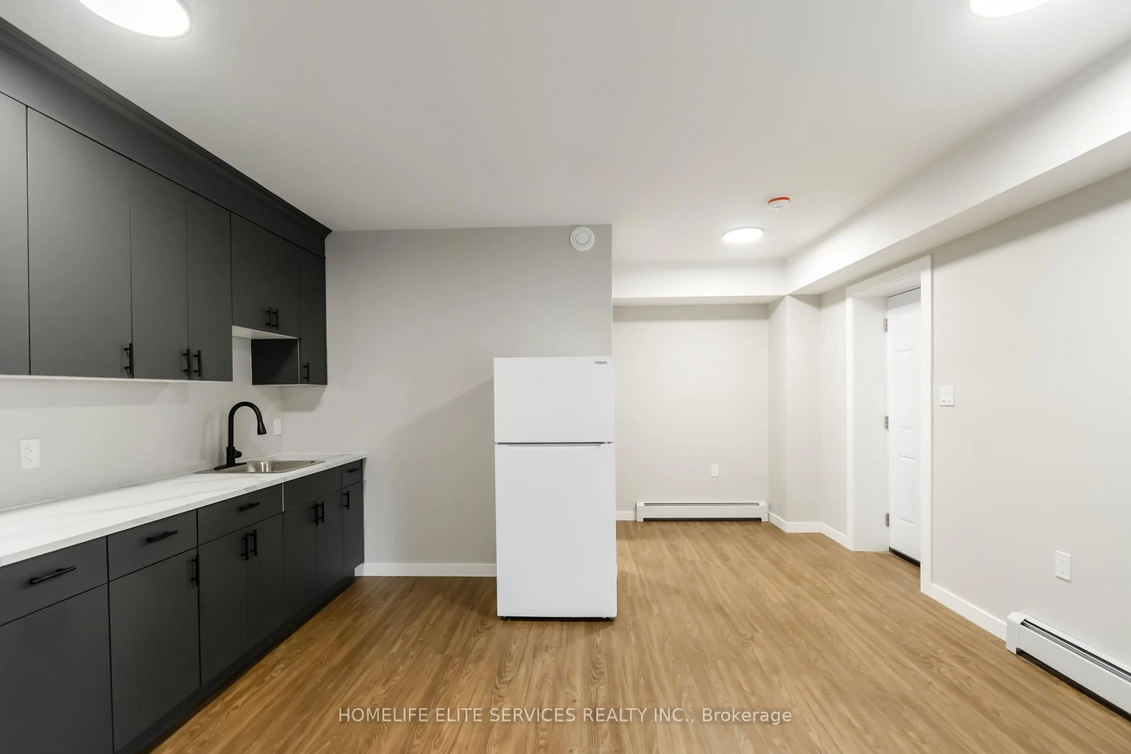 Standard kitchen, unknown for 196 Second Ave, North Bay Ontario P1B 1L2