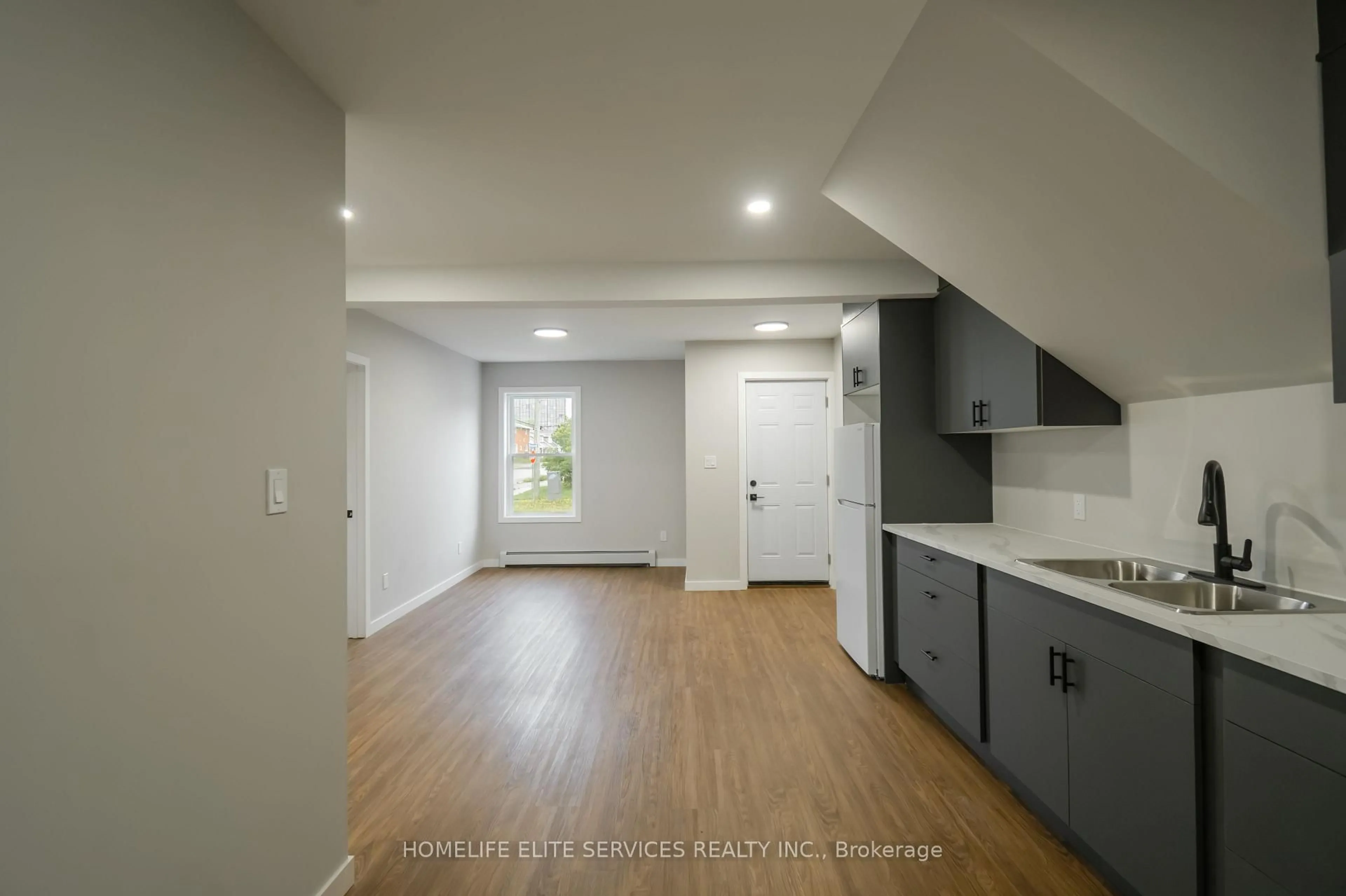 A pic of a room for 196 Second Ave, North Bay Ontario P1B 1L2