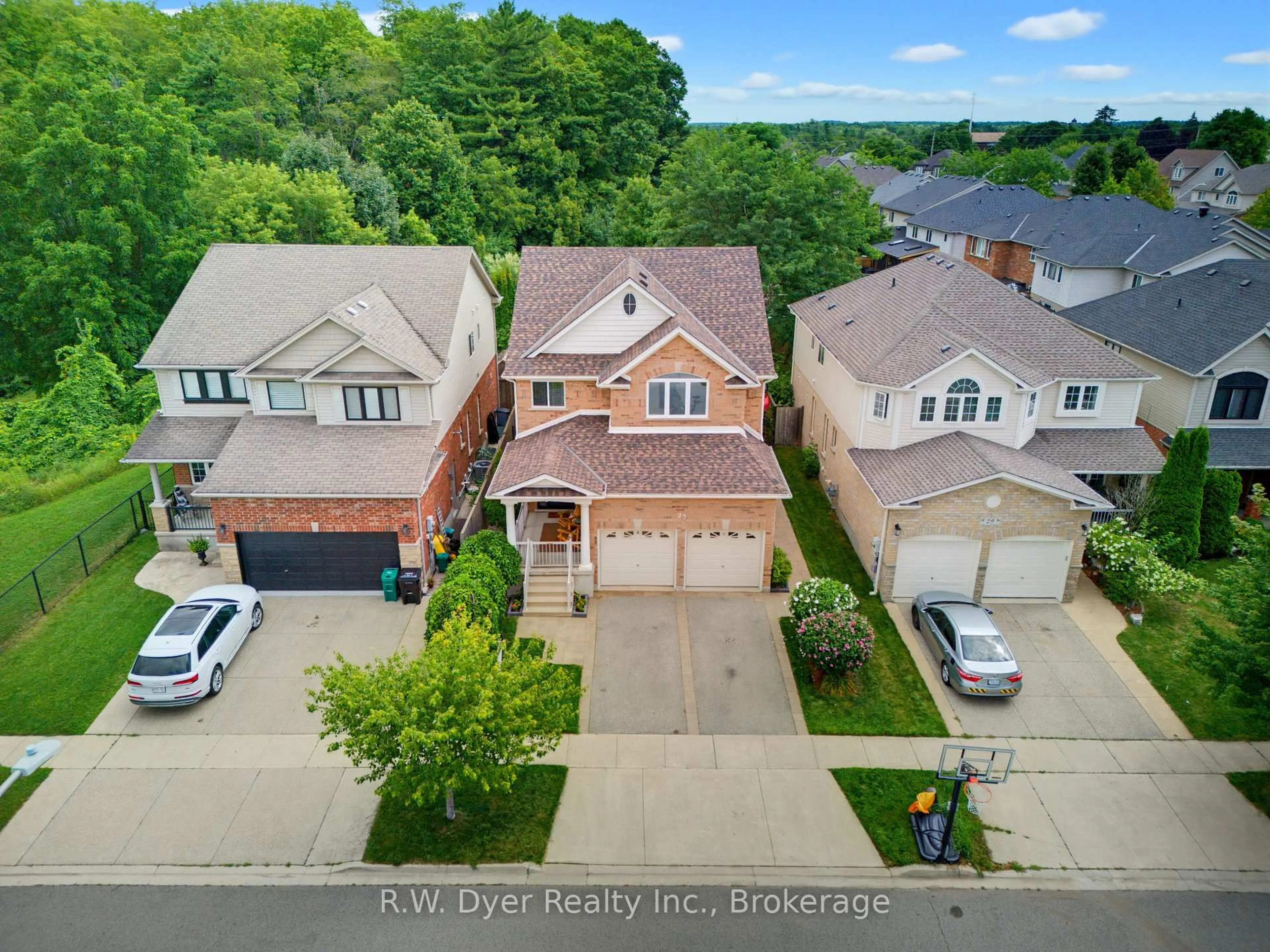 A pic from outside/outdoor area/front of a property/back of a property/a pic from drone, street for 25 Bluewater Dr, Cambridge Ontario N3C 4P5