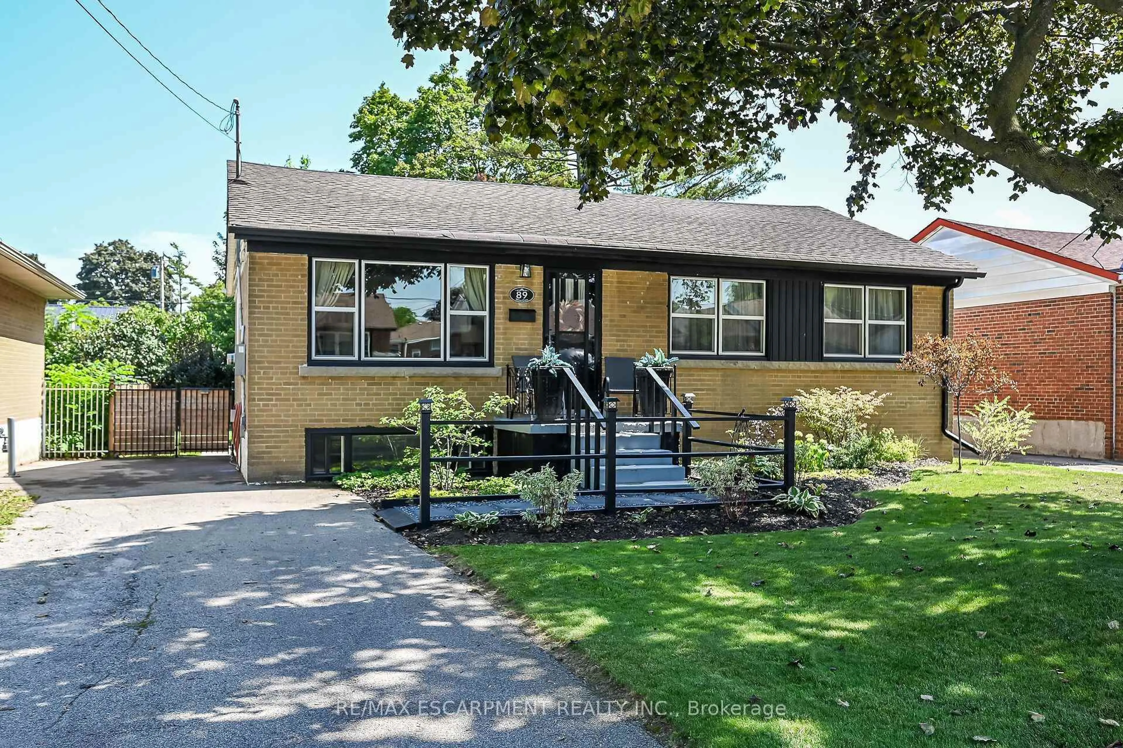 Home with vinyl exterior material, street for 89 Wise Cres, Hamilton Ontario L8T 2L7