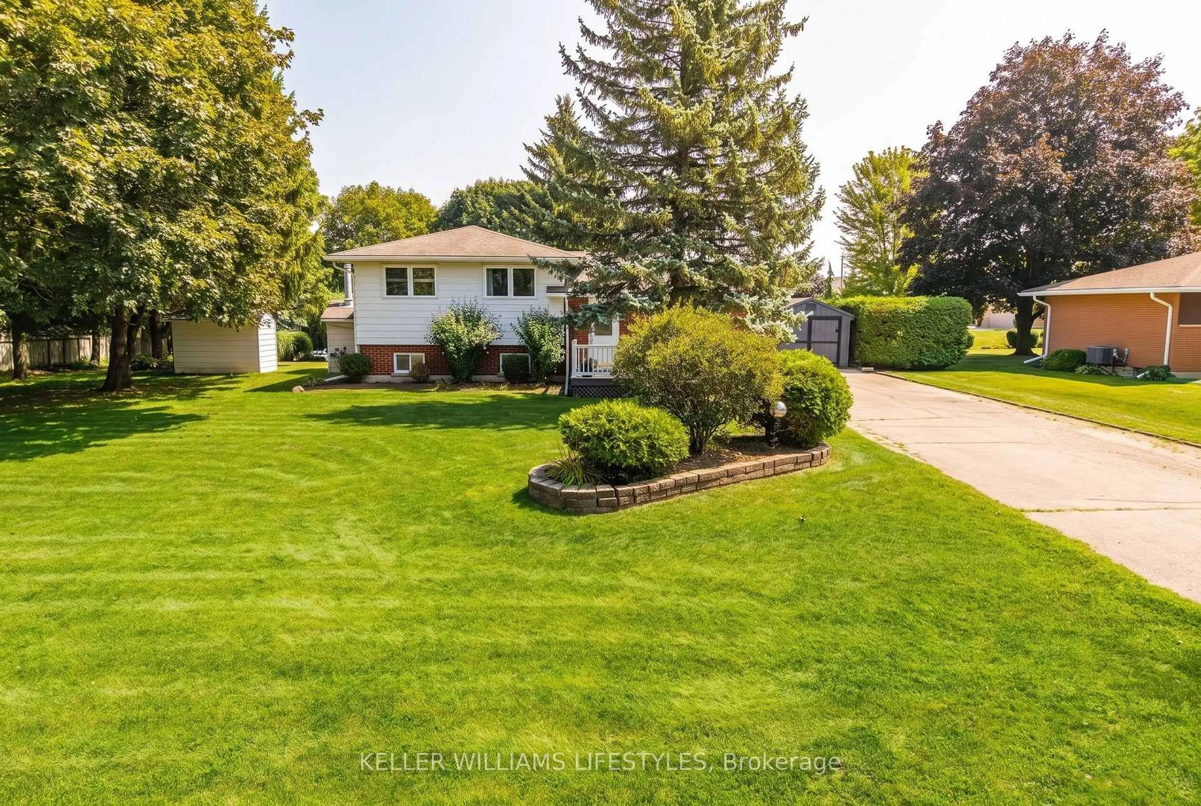 A pic from outside/outdoor area/front of a property/back of a property/a pic from drone, street for 198 Main St, Huron East Ontario N0K 1W0