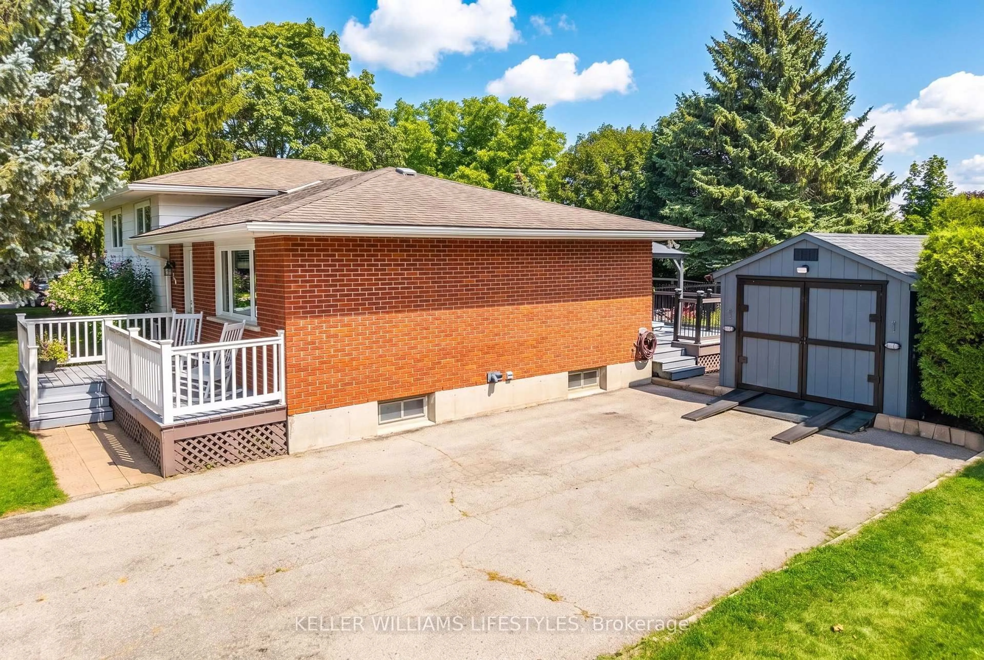 A pic from outside/outdoor area/front of a property/back of a property/a pic from drone, street for 198 Main St, Huron East Ontario N0K 1W0