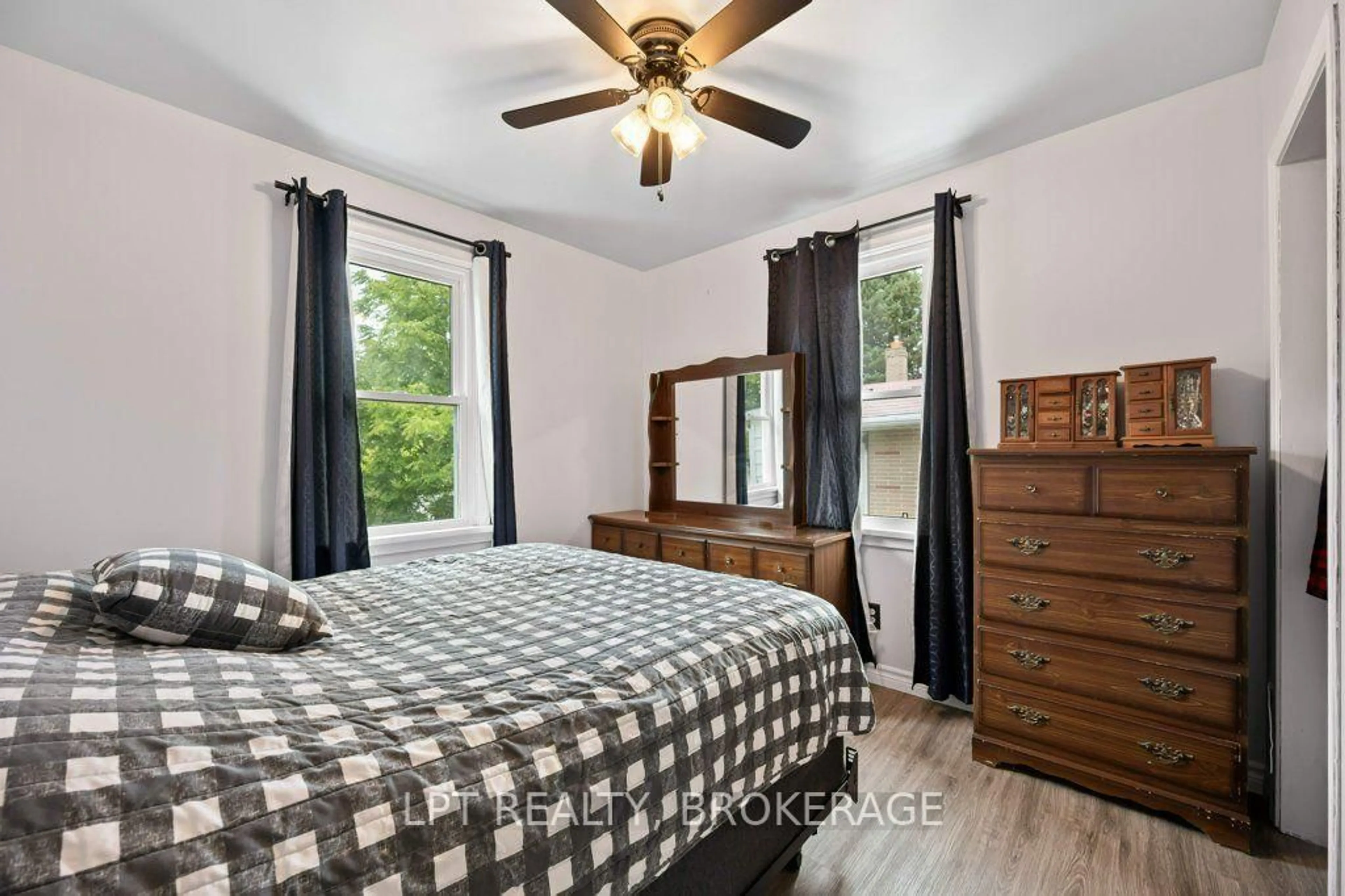 A pic of a room for 6175 Lakeview Dr, Verona Ontario K0H 2W0