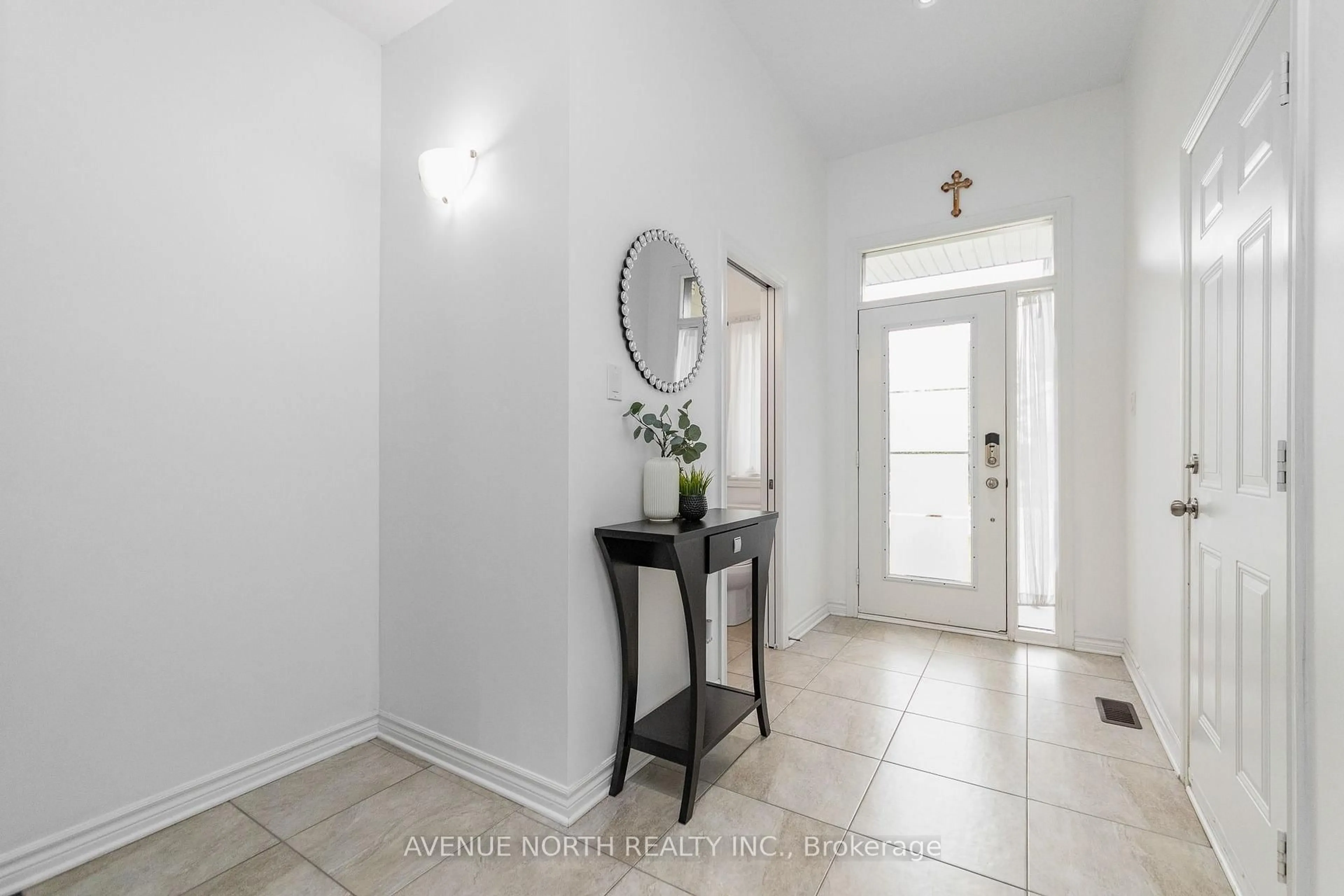 Indoor entryway for 345 Cooks Mill Cres, Ottawa Ontario K1V 2N3
