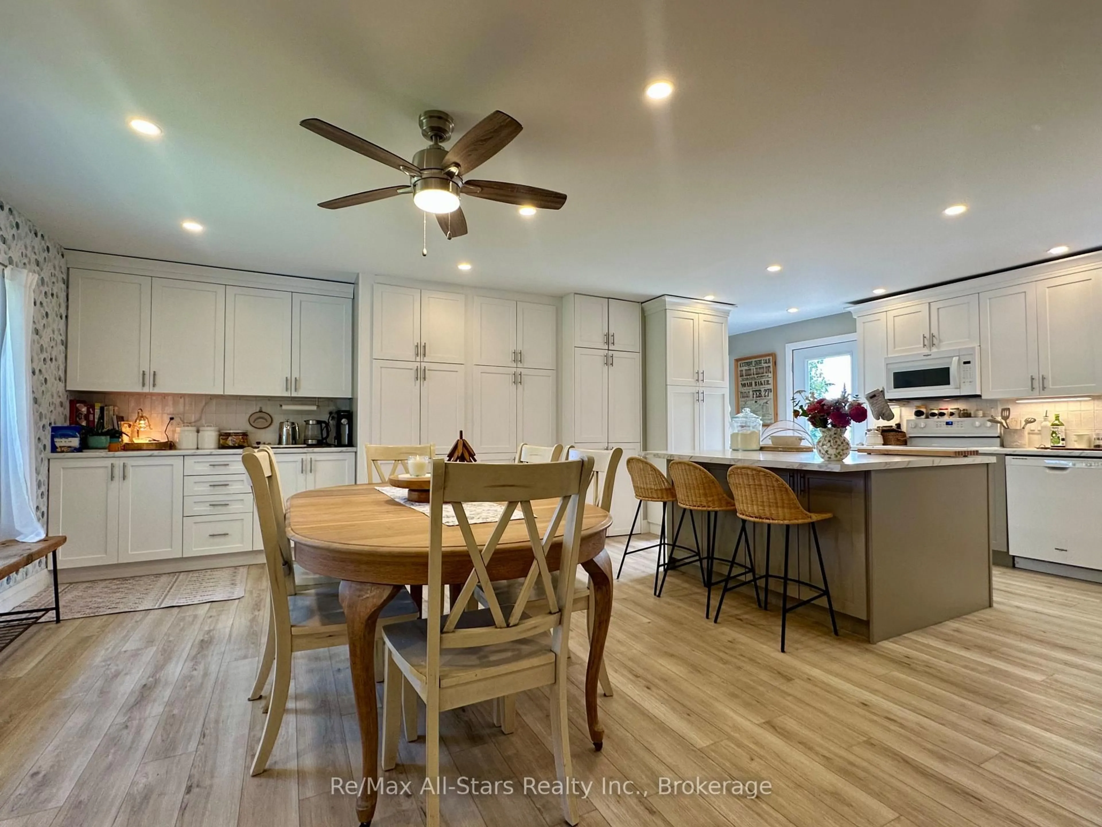 Open concept kitchen, unknown for 4 Warnica Dr, Kawartha Lakes Ontario K0M 1N0