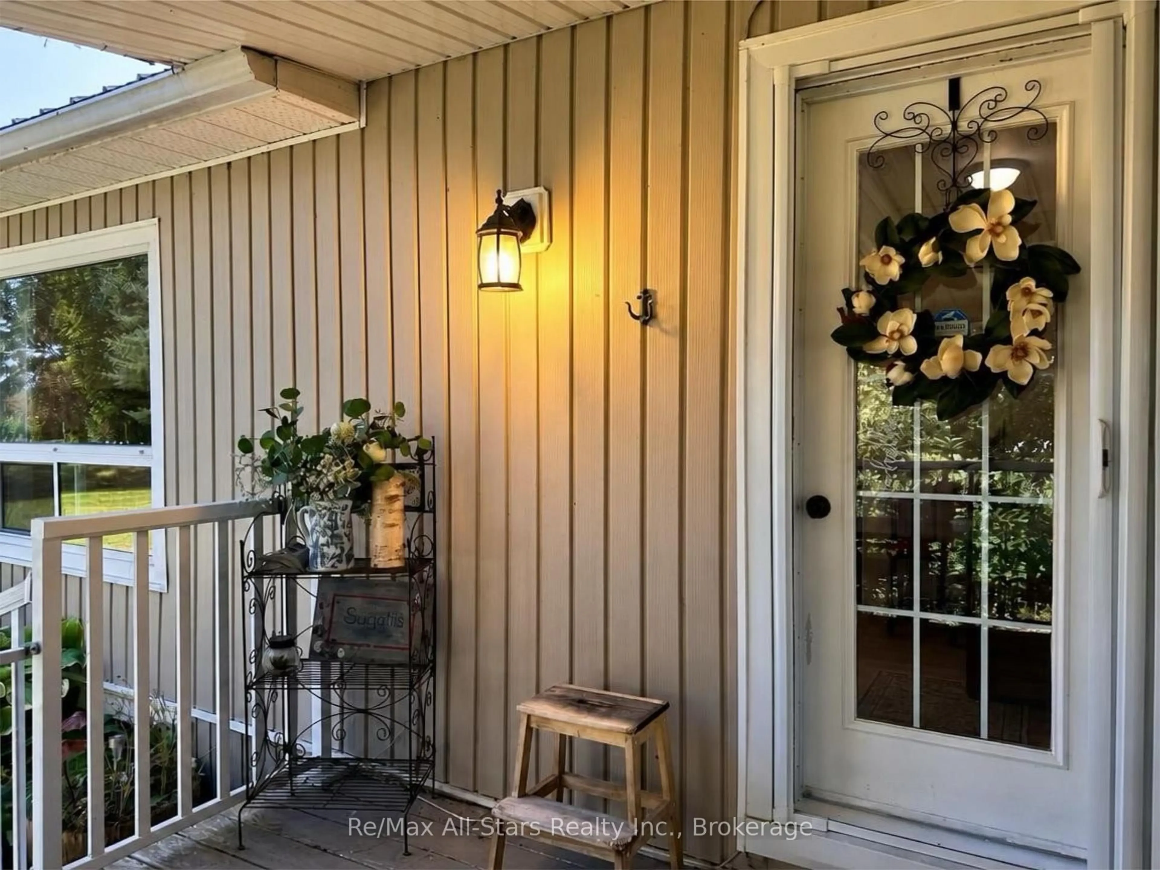 Indoor entryway for 4 Warnica Dr, Kawartha Lakes Ontario K0M 1N0