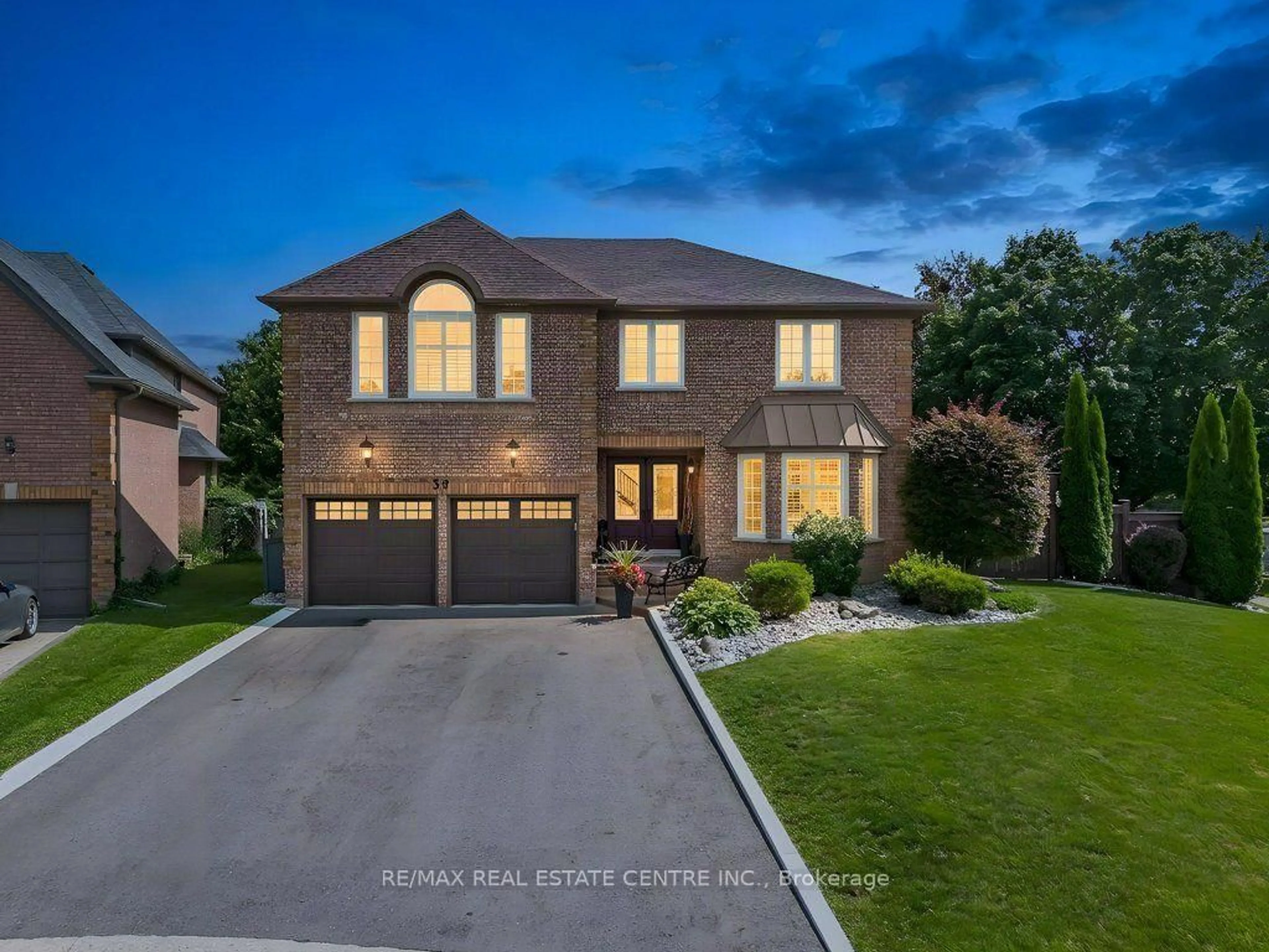 Home with brick exterior material, street for 39 Falcon Crt, Cambridge Ontario N1T 1P2