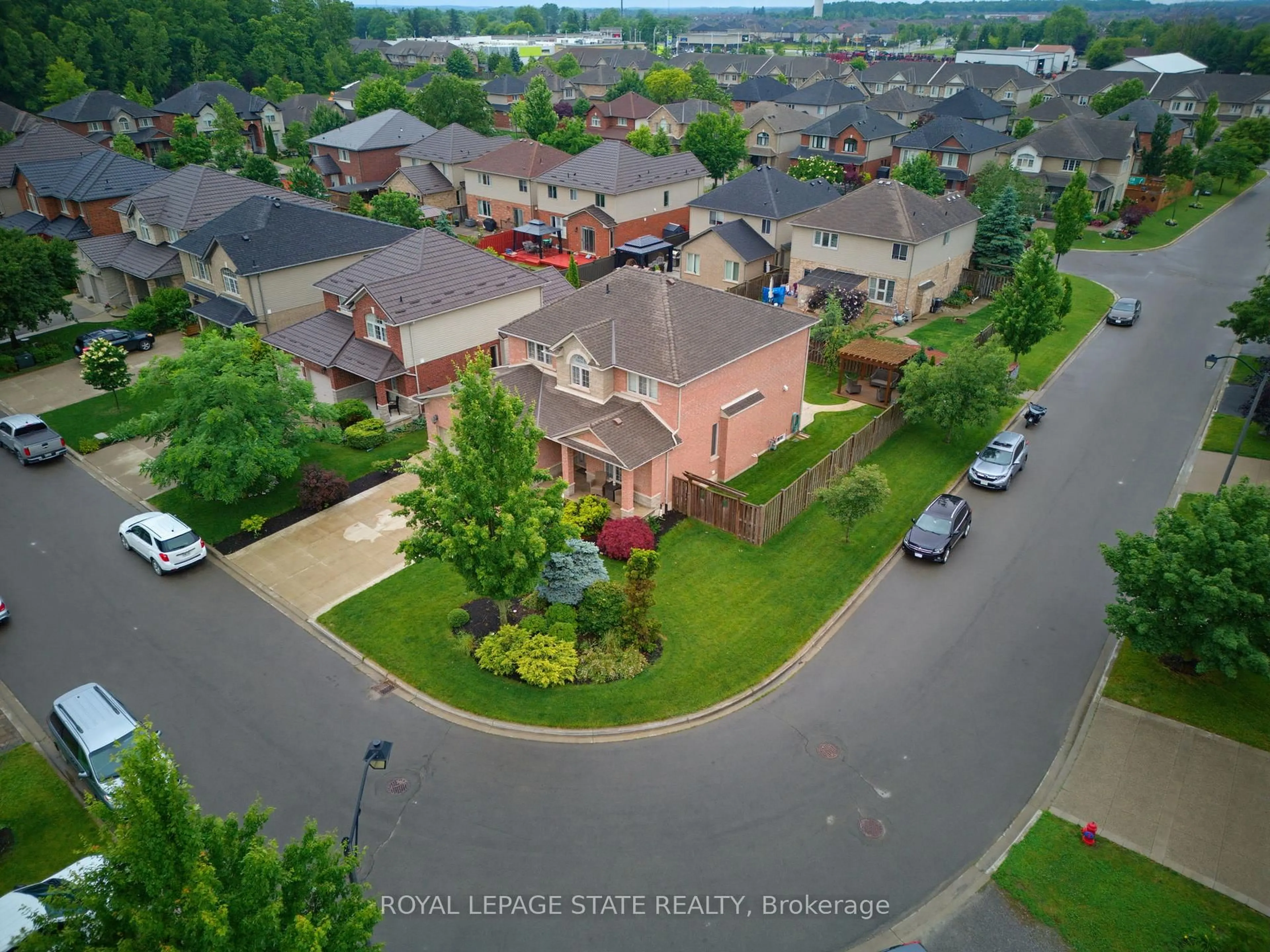 A pic from outside/outdoor area/front of a property/back of a property/a pic from drone, street for 73 Degrow Cres, Hamilton Ontario L0R 1C0