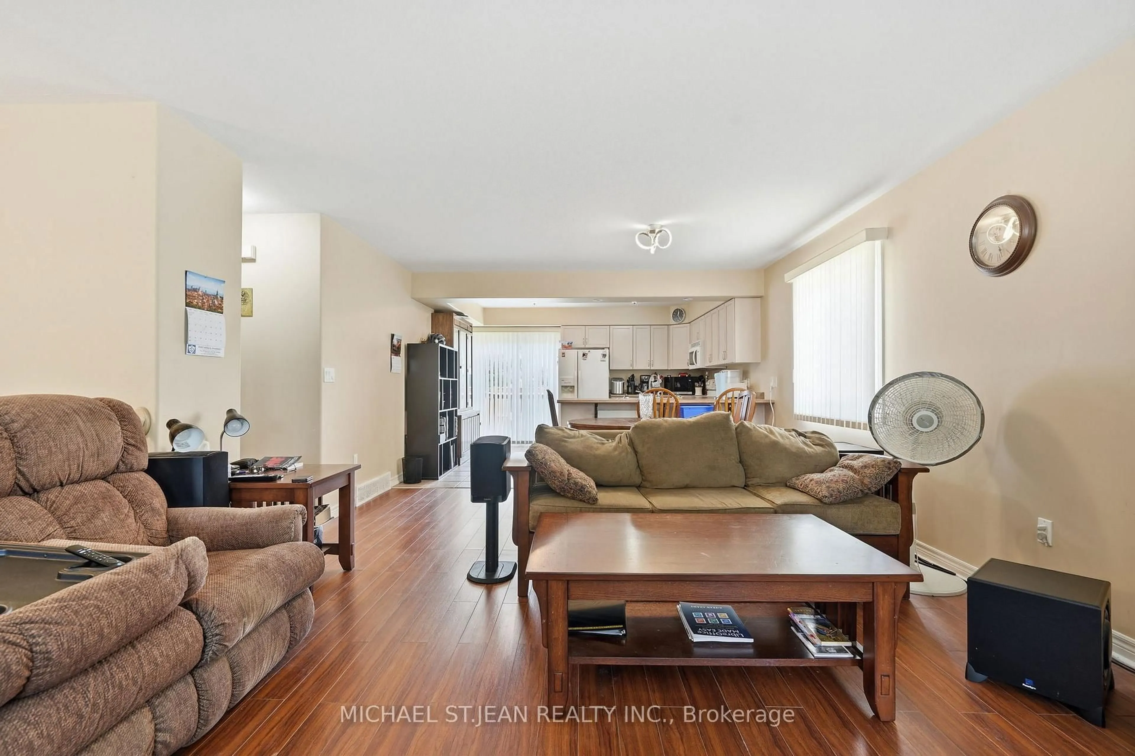 Living room with furniture, unknown for 58 Saturn Rd, Port Colborne Ontario L3K 6E1
