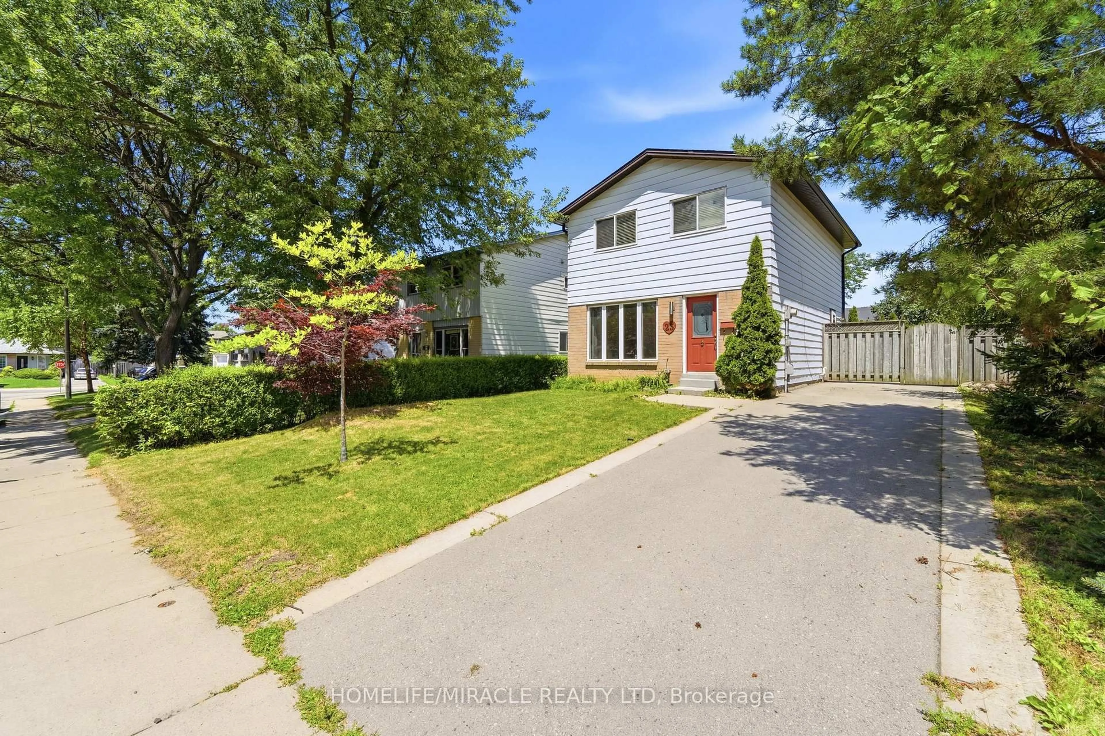A pic from outside/outdoor area/front of a property/back of a property/a pic from drone, street for 23 Heatherdale Pl, Hamilton Ontario L9C 6K7