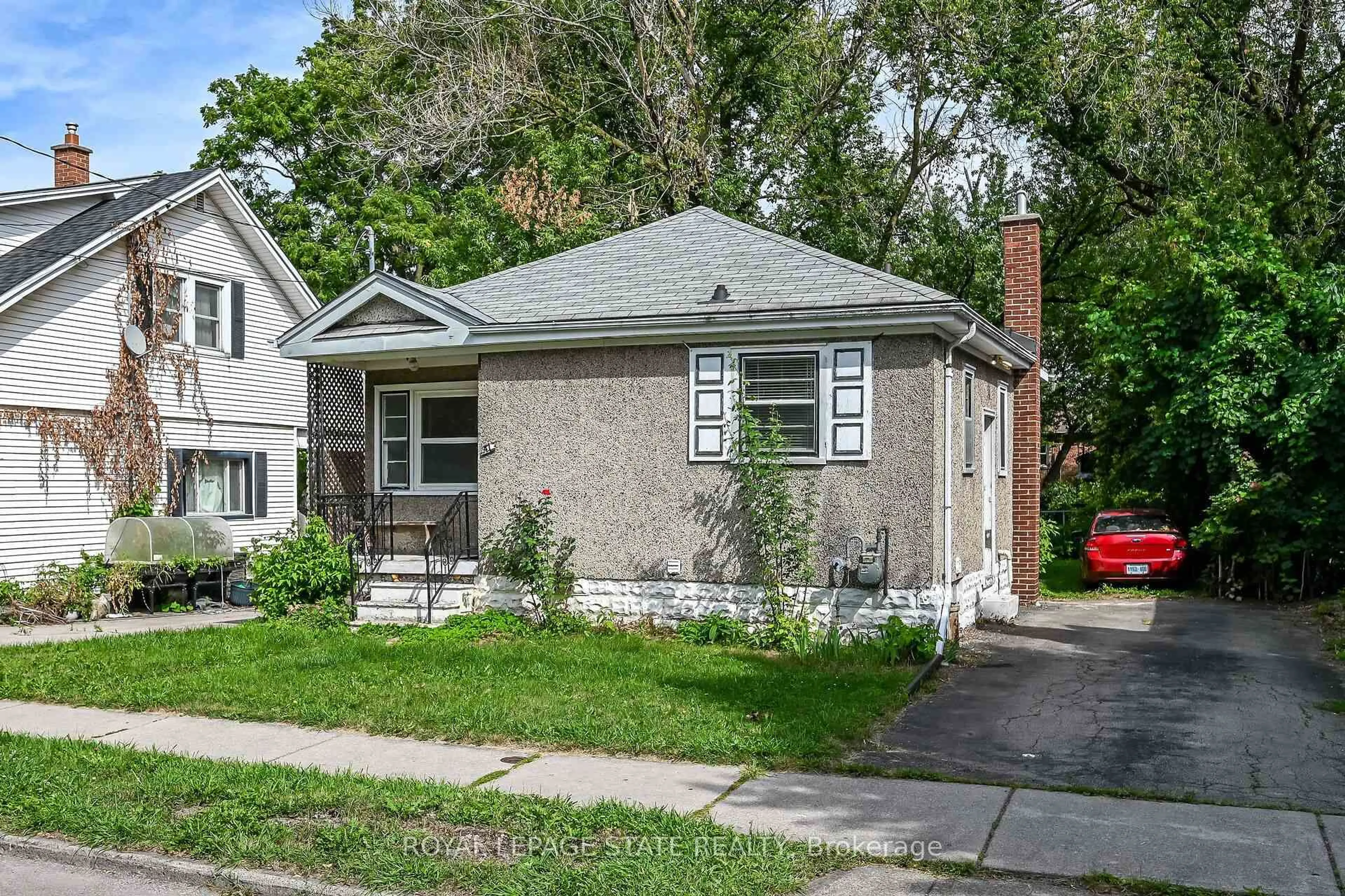 Home with brick exterior material, street for 47 Broadway Ave, Hamilton Ontario L8S 2V6